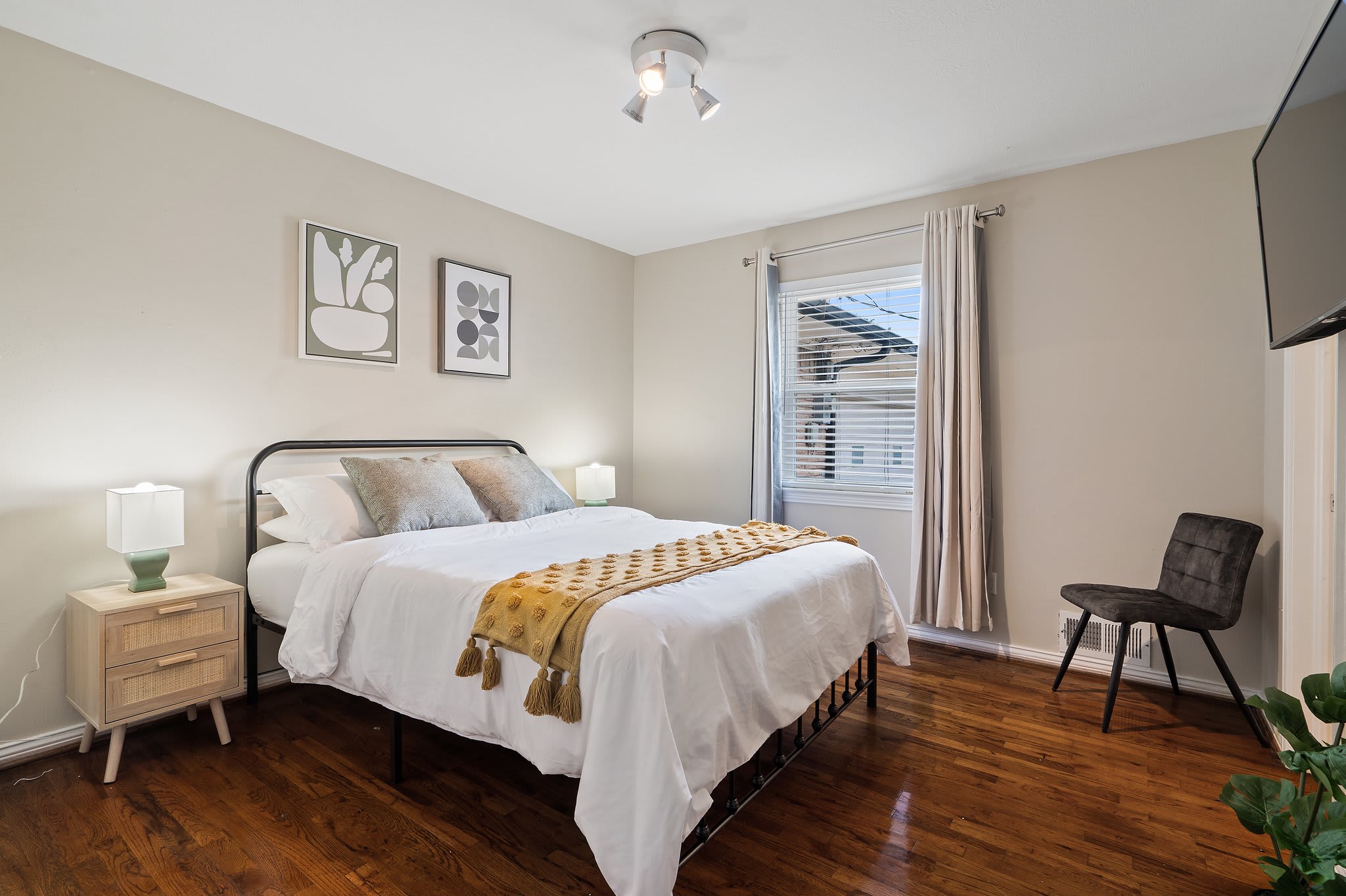 Queen Bedroom