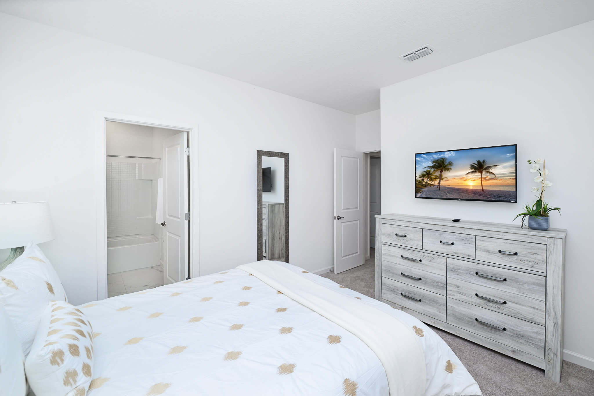 Spacious Room With A Queen Bed And A Smart TV For Relaxation And Entertainment