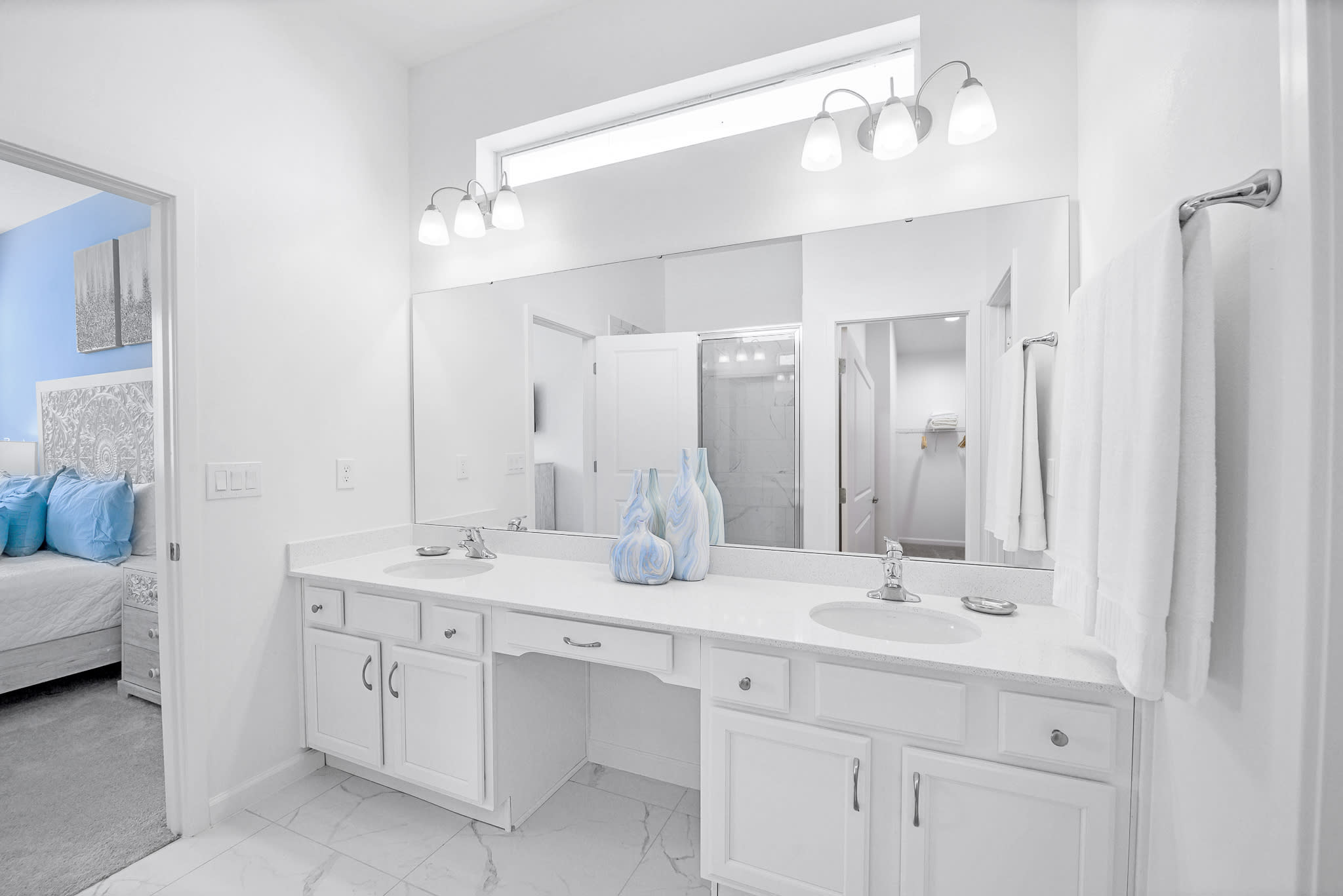 King Bedroom Ensuite with Double Vanity