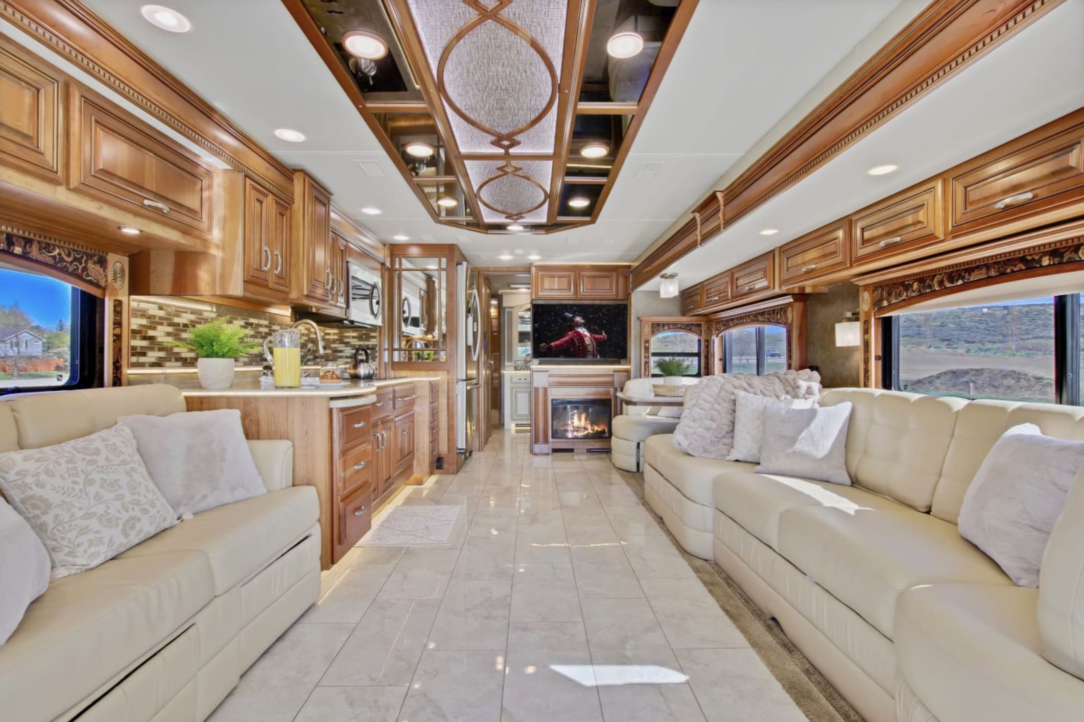 Entegra Anthem Luxury Diesel-Powered Motorhome - Foto 1