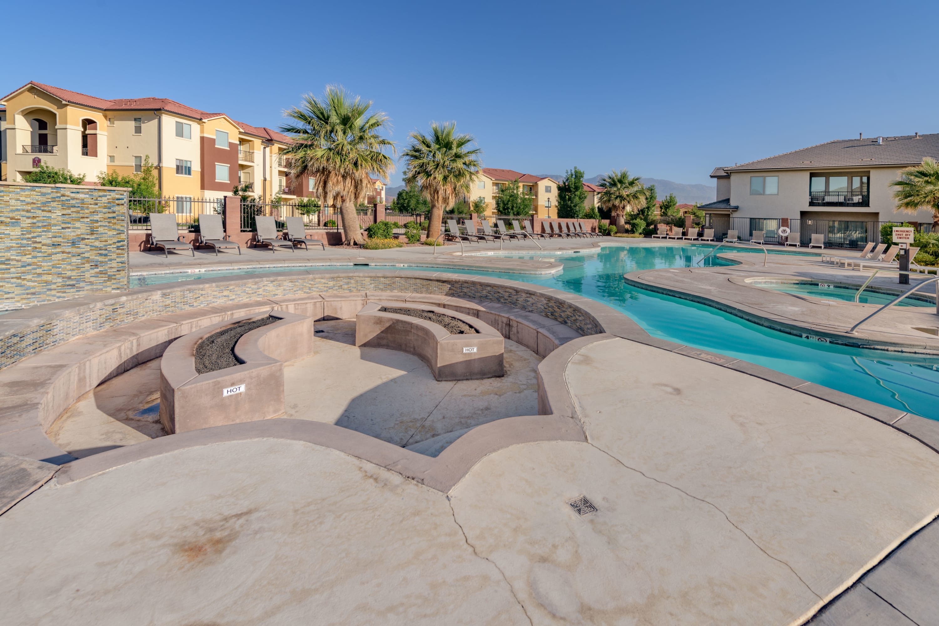 Park Views~ Hot Tub/Pool~ 4 Private Master Suites