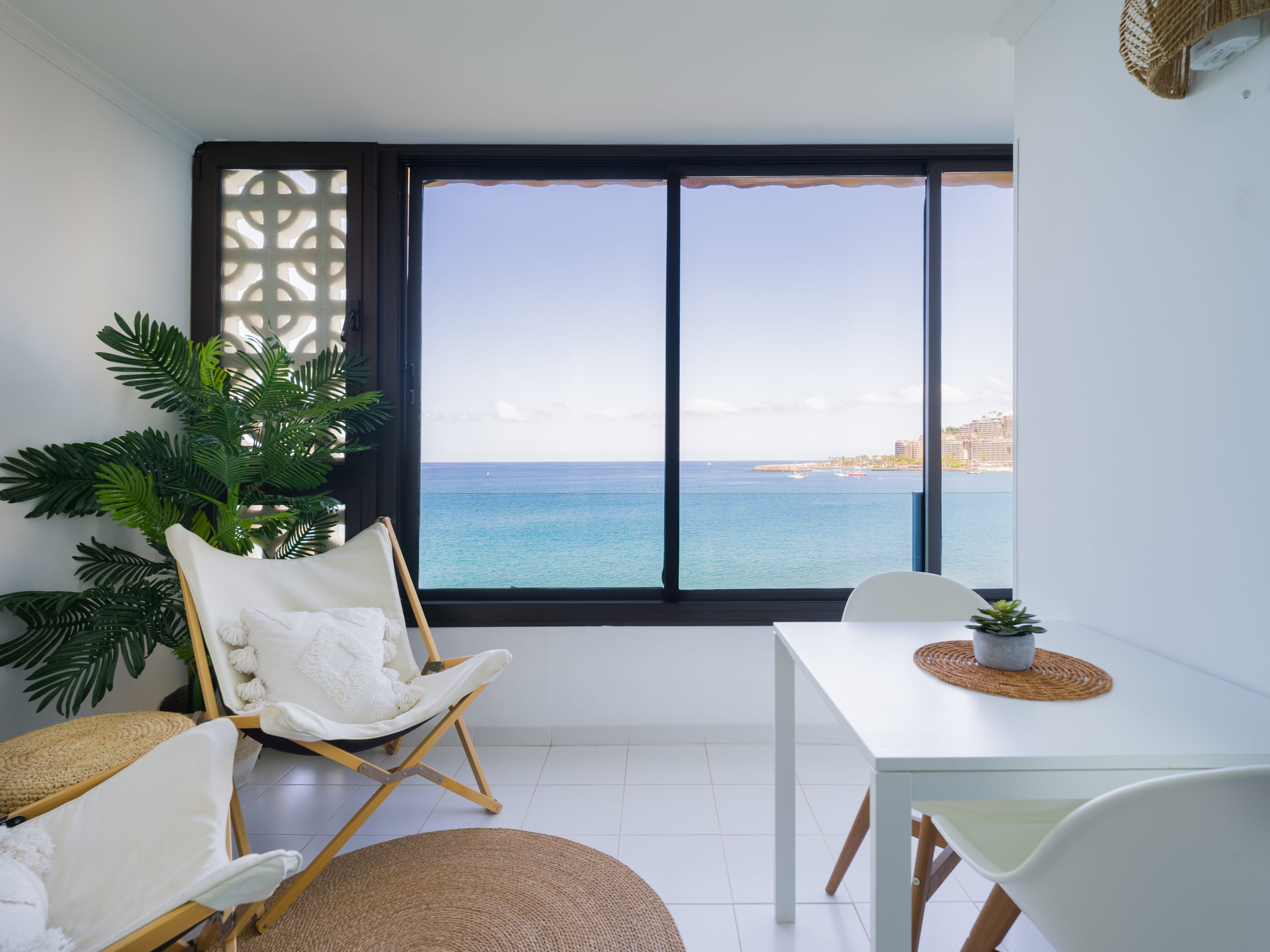 ★Seaside Apt w/ Sunset Views & Fast Wifi★ — Patalavaca, Canarias — vacation rental
