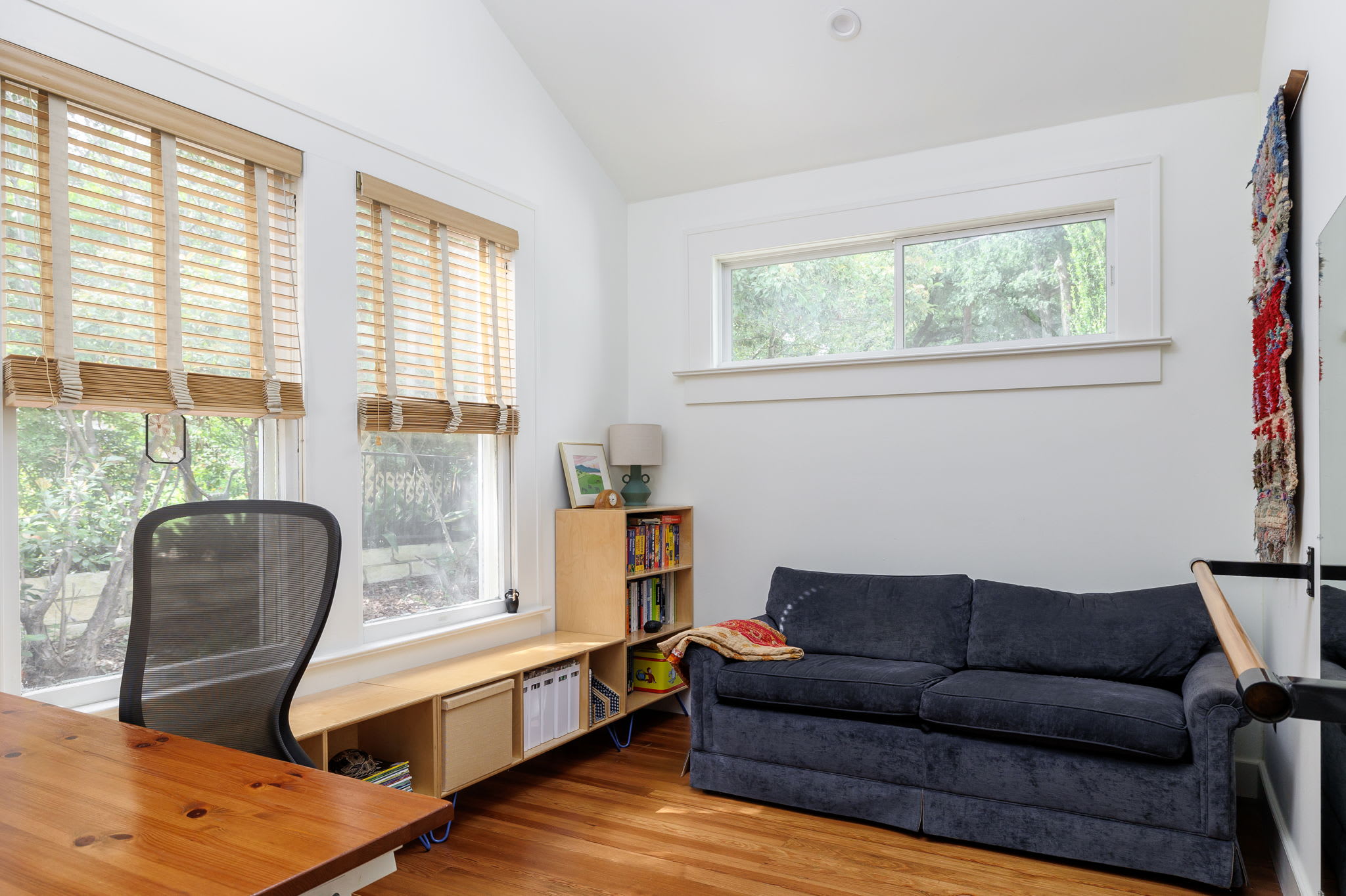 Chic, Modern Bungalow, Walk to 6th | Clarksville