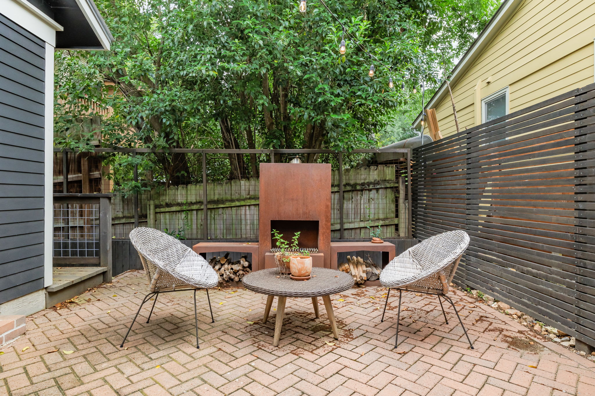 Chic, Modern Bungalow, Walk to 6th | Clarksville