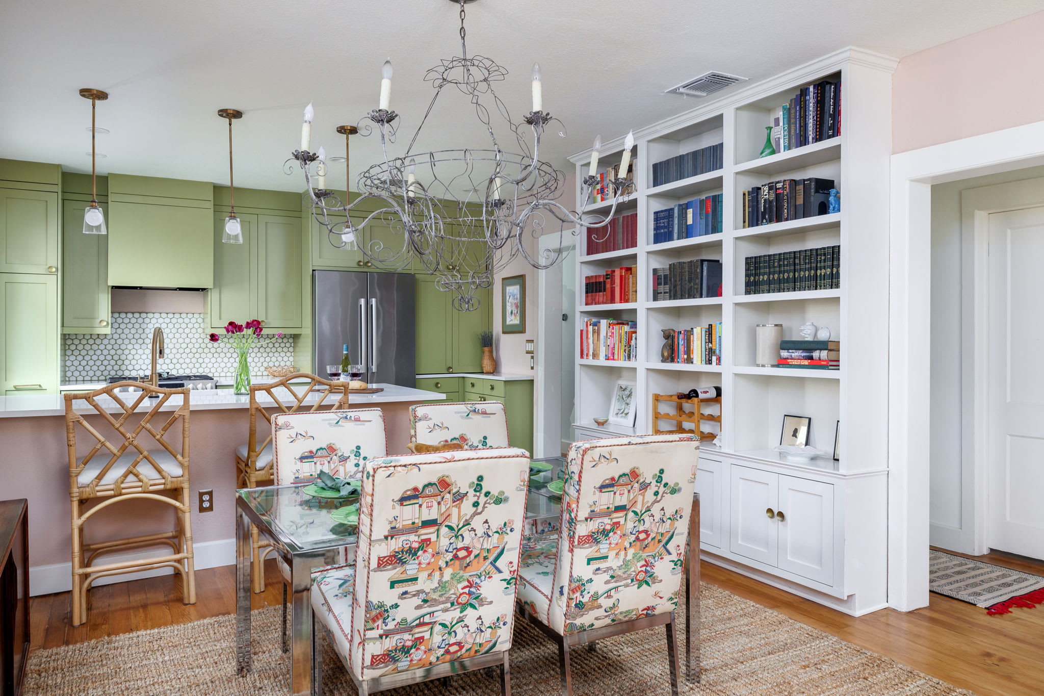 Chic, Modern Bungalow, Walk to 6th | Clarksville