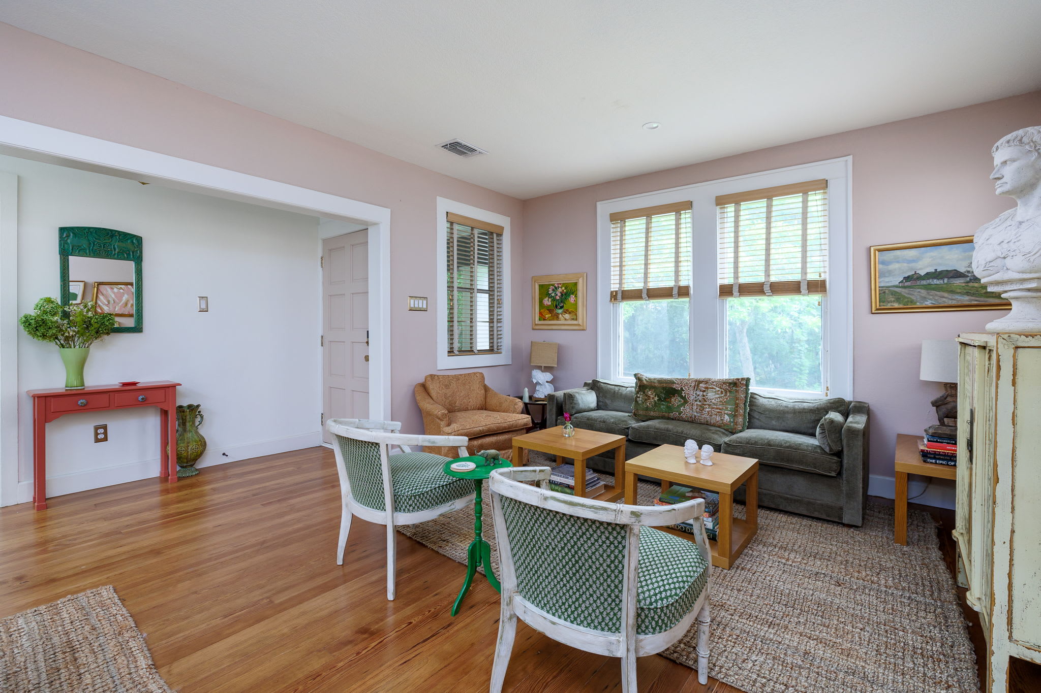 Chic, Modern Bungalow, Walk to 6th | Clarksville