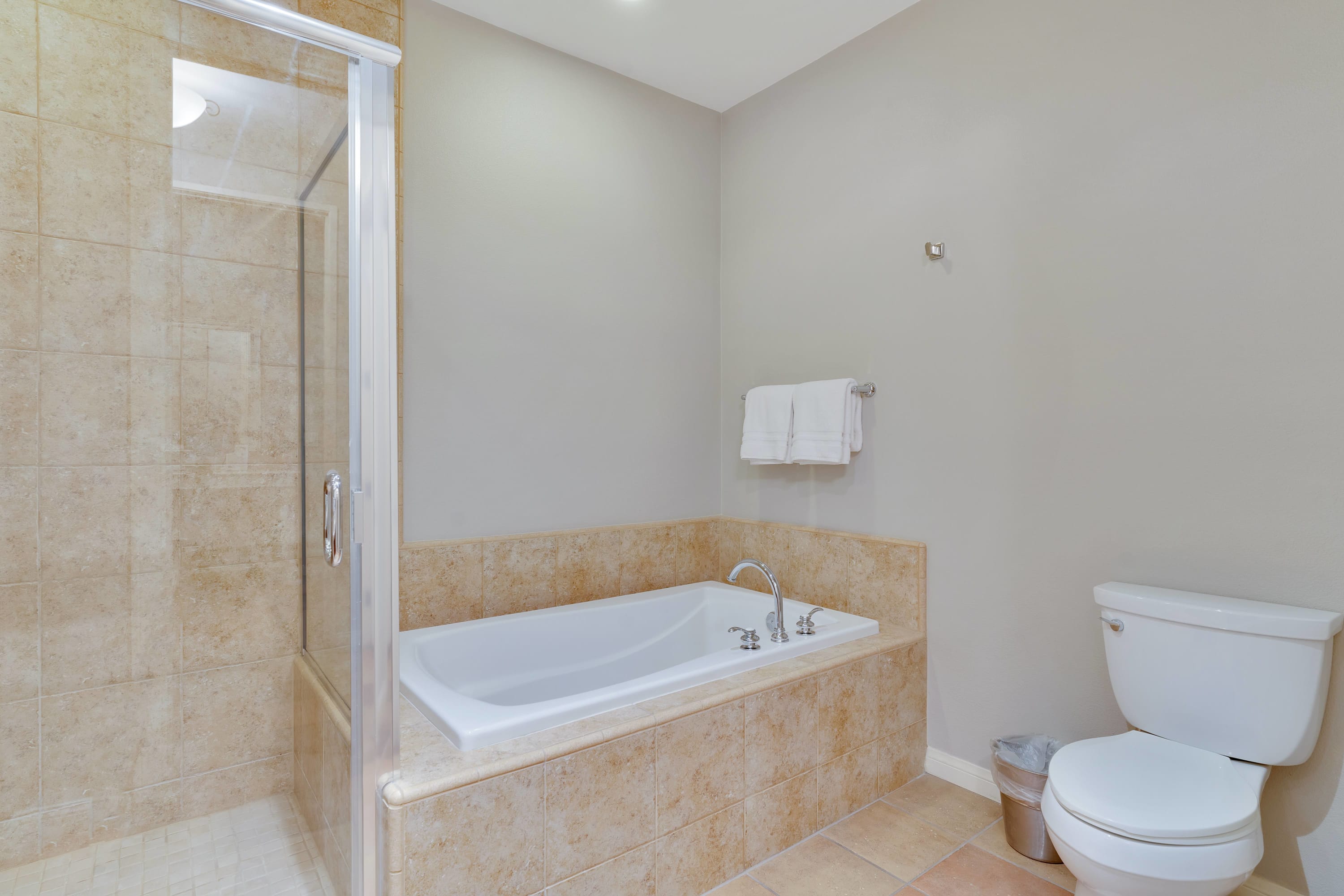 Stunning Ground Floor Studio #B, Steps to Pool! - Photo 4