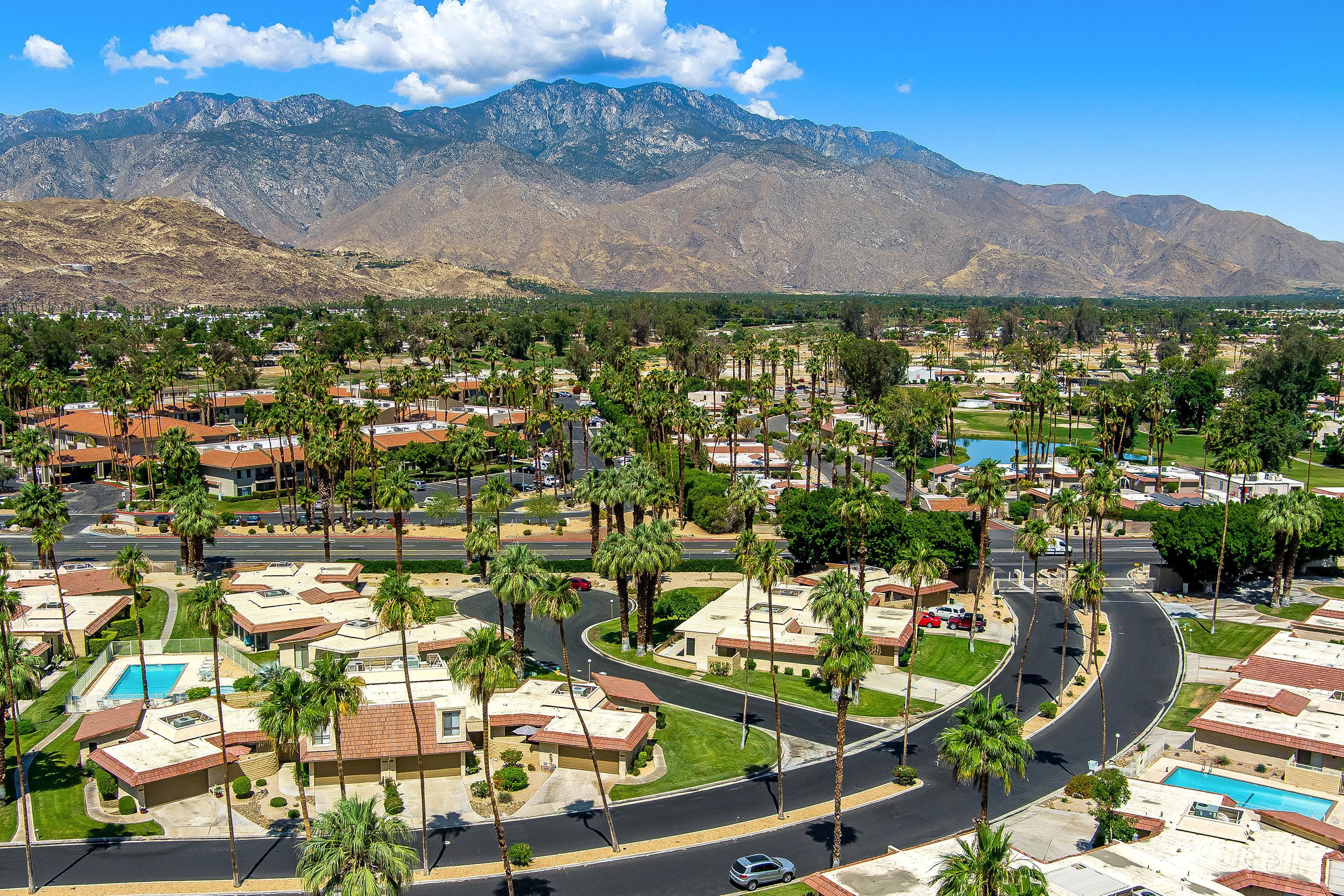 1BR Condo in CCCC - Pool & Stellar Mountain Views