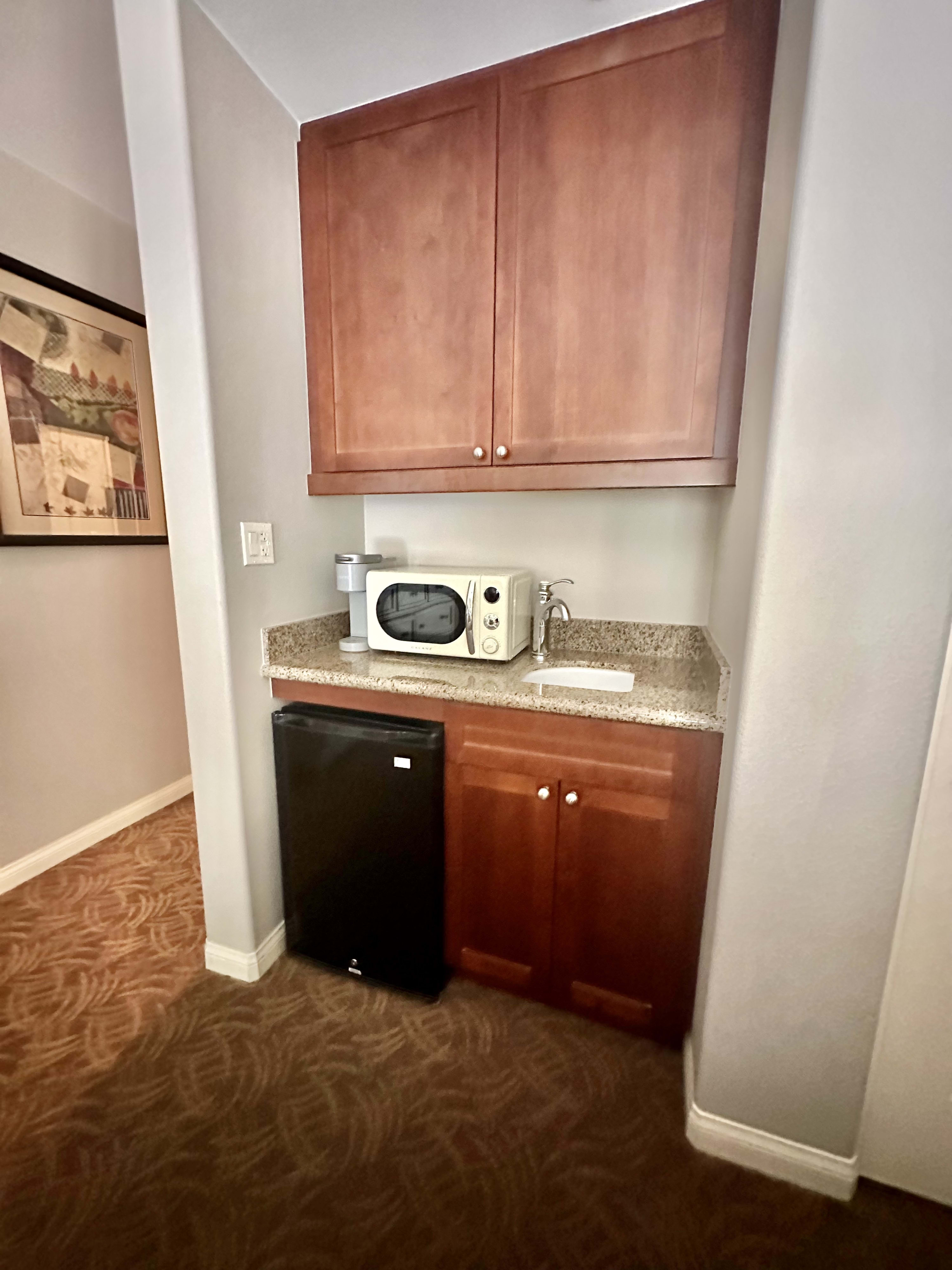 Stunning Ground Floor Studio #B, Steps to Pool! - Photo 3