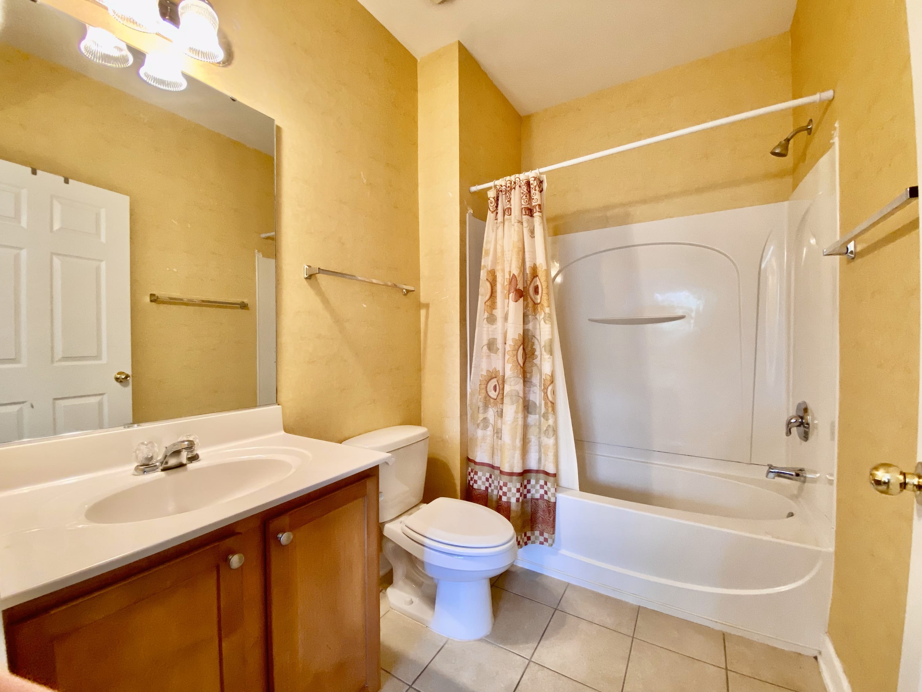 Lakefront Condo w Huge Waterfront Pool Hot Tub