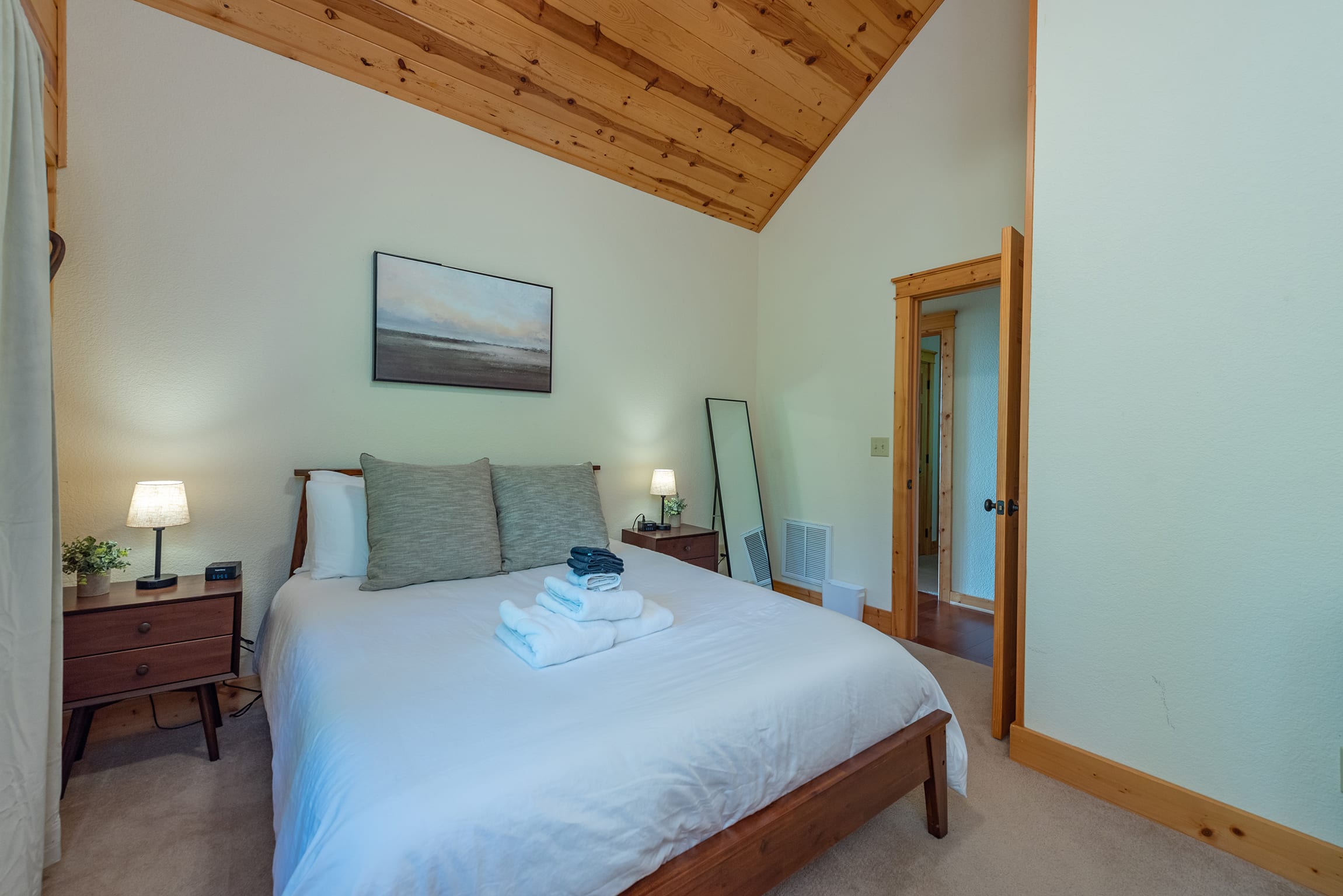 Cabin 2 - Top floor bedroom