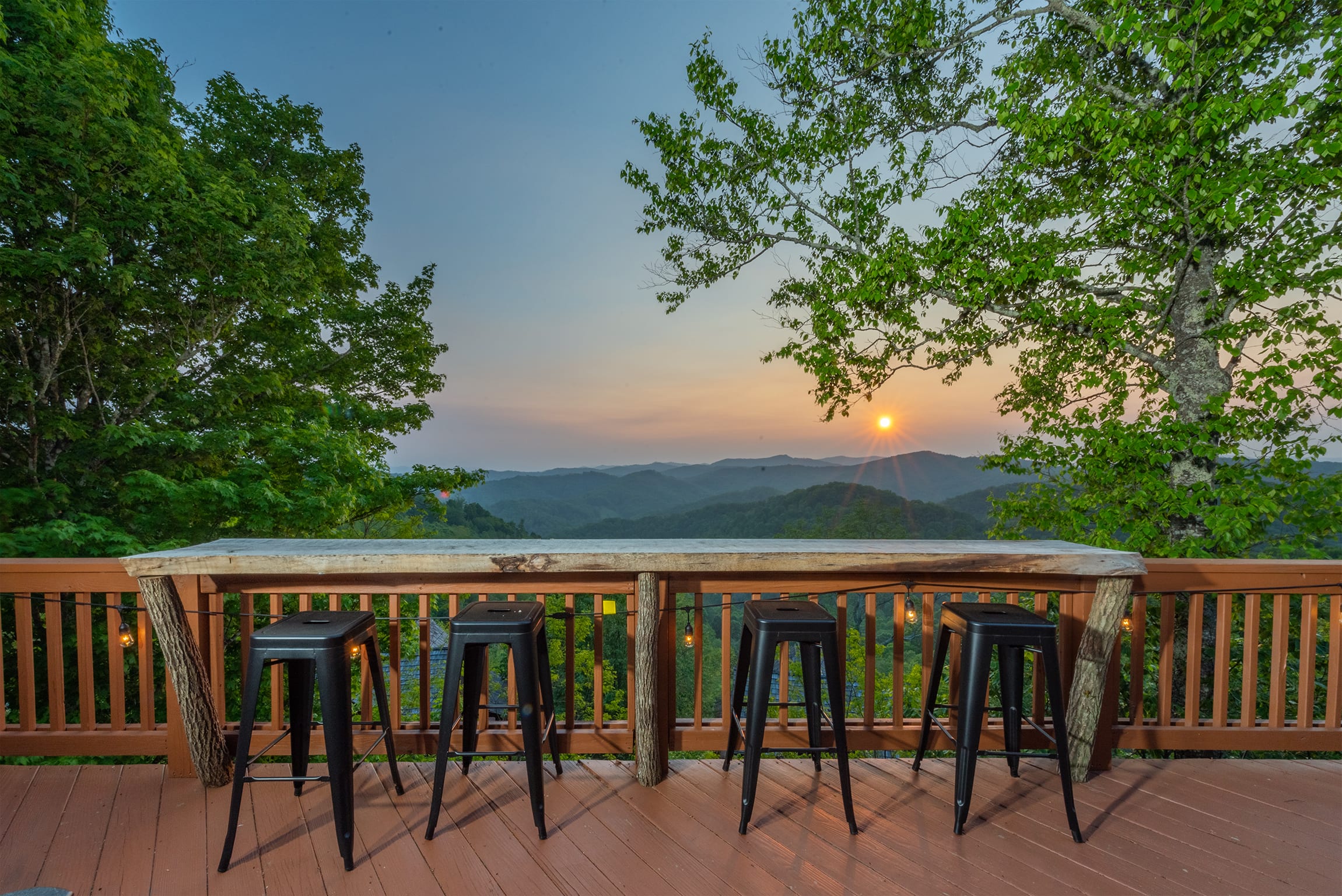 Cabin 2 - Enjoy the top deck bar!