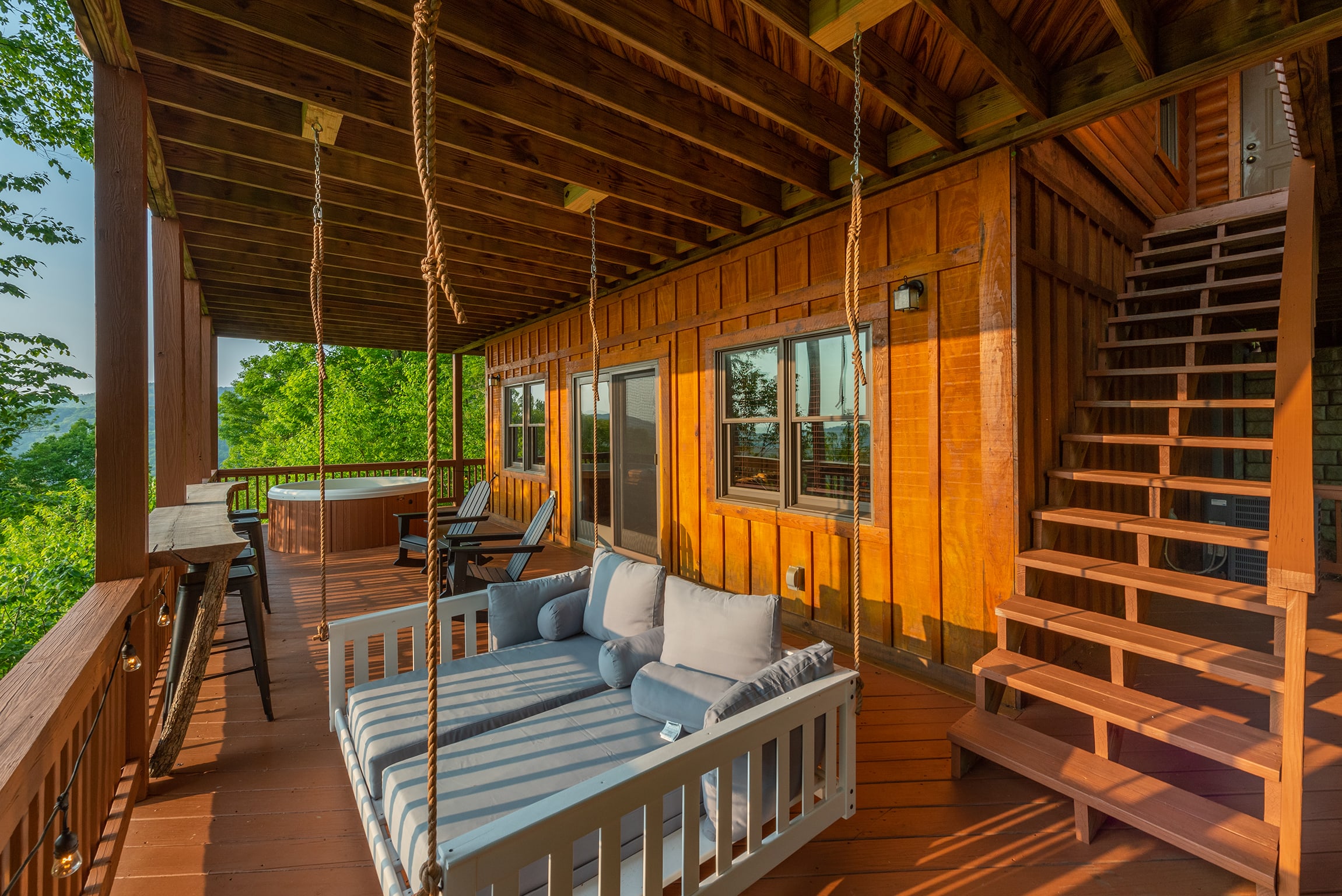 Cabin 2 - Lower deck swinging day bed!
