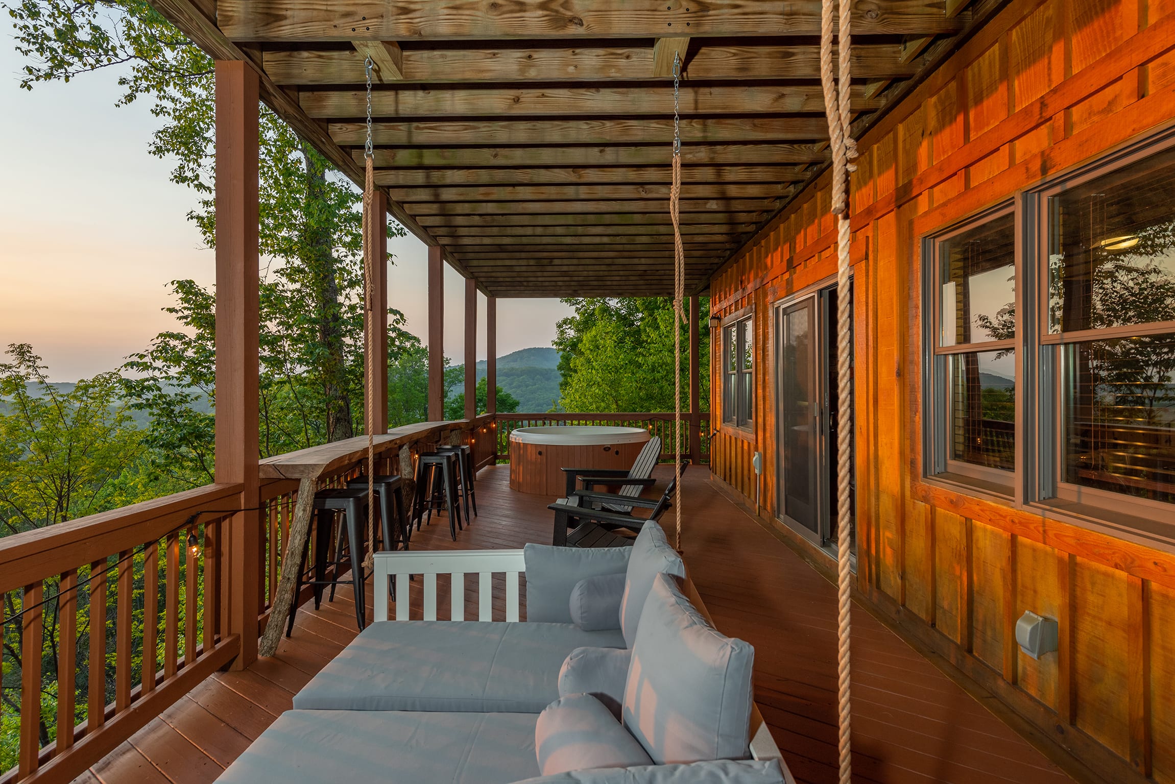 Cabin 2 - Lower deck swinging day bed!