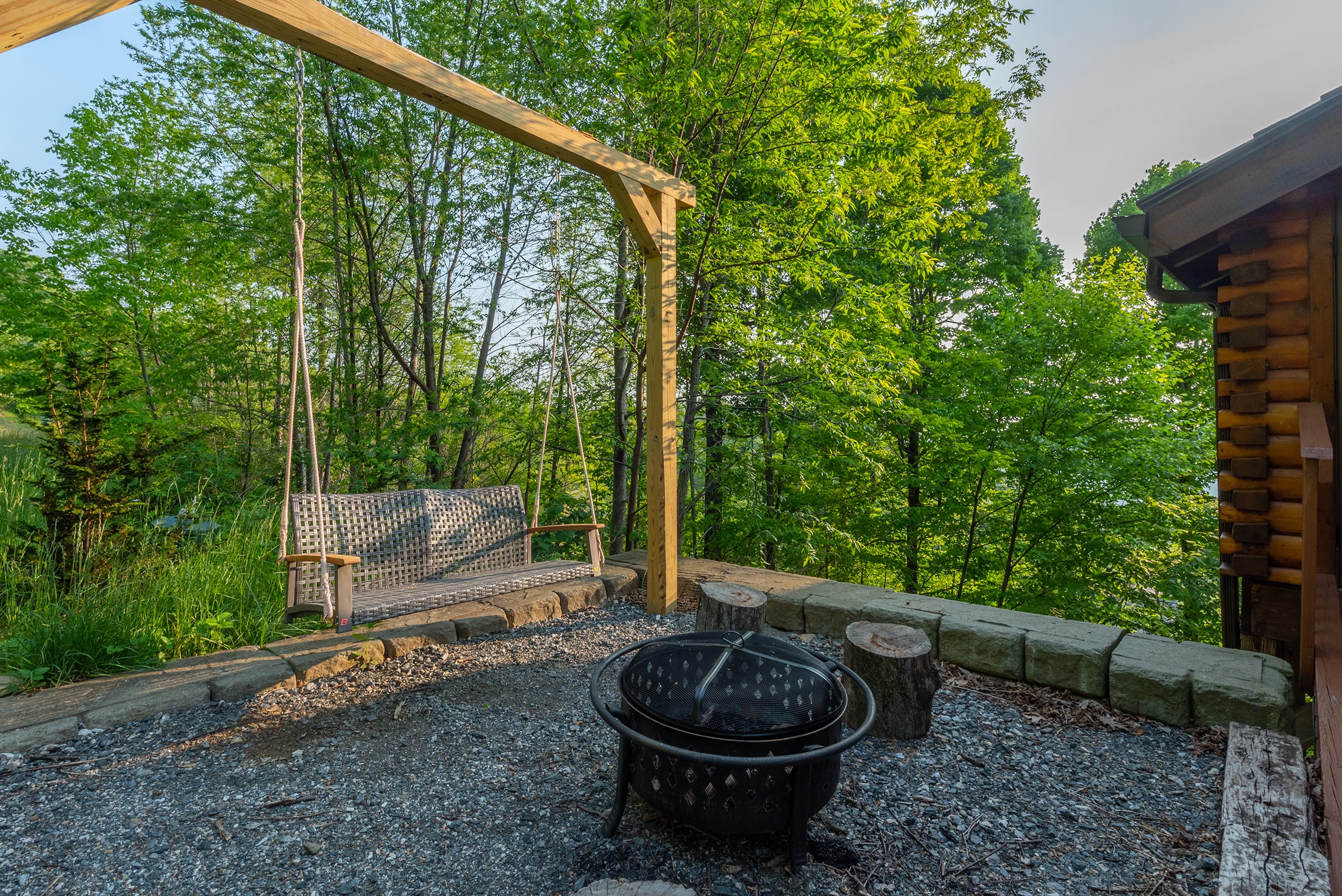 Cabin 2 - Outdoor fire pit with swing!