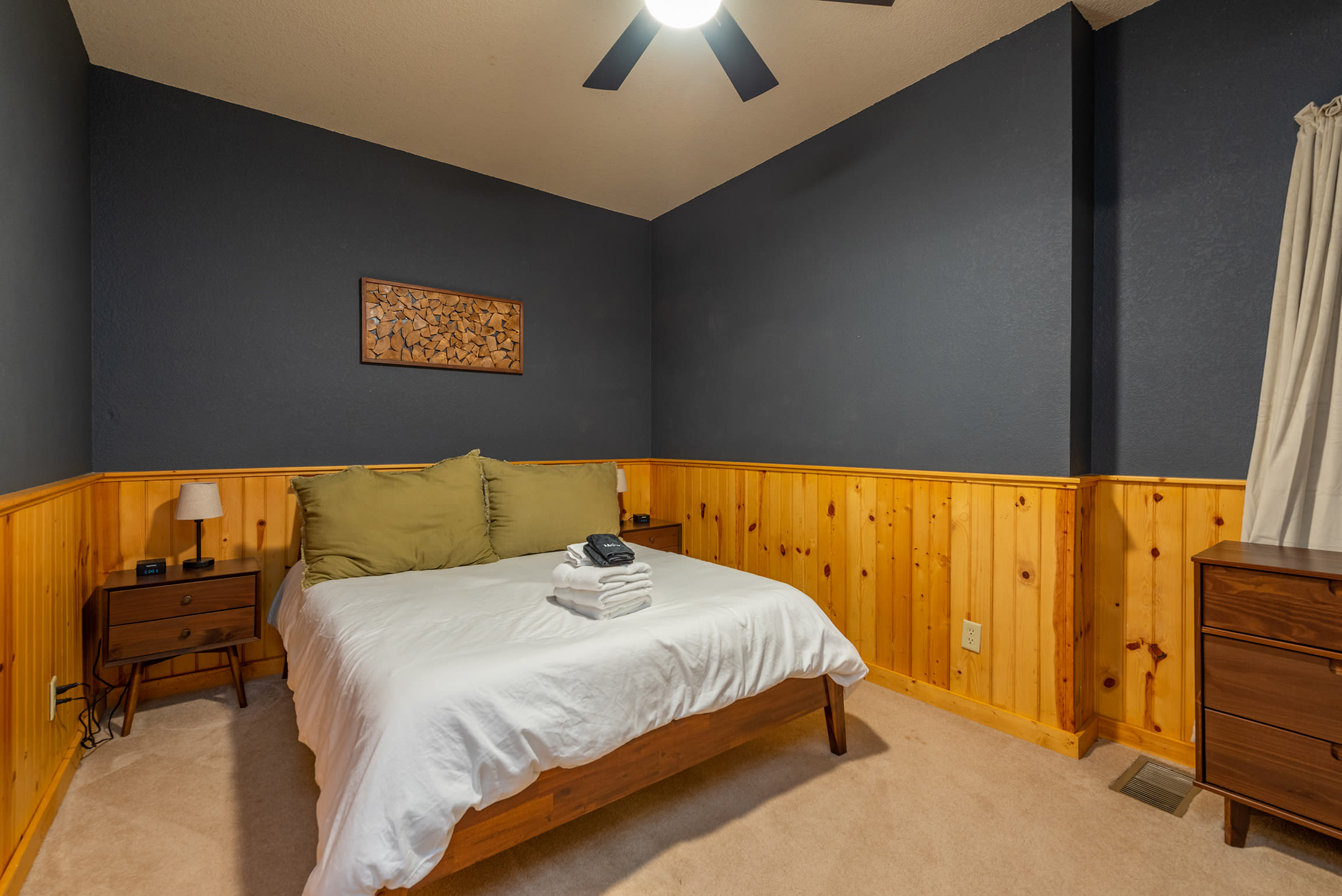 Cabin 2 - Lower Level bedroom with bathroom
