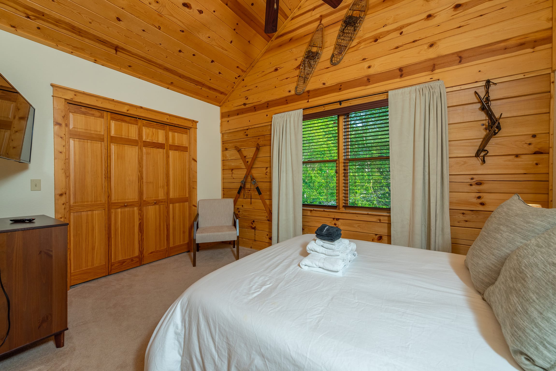 Cabin 2 - Top floor bedroom