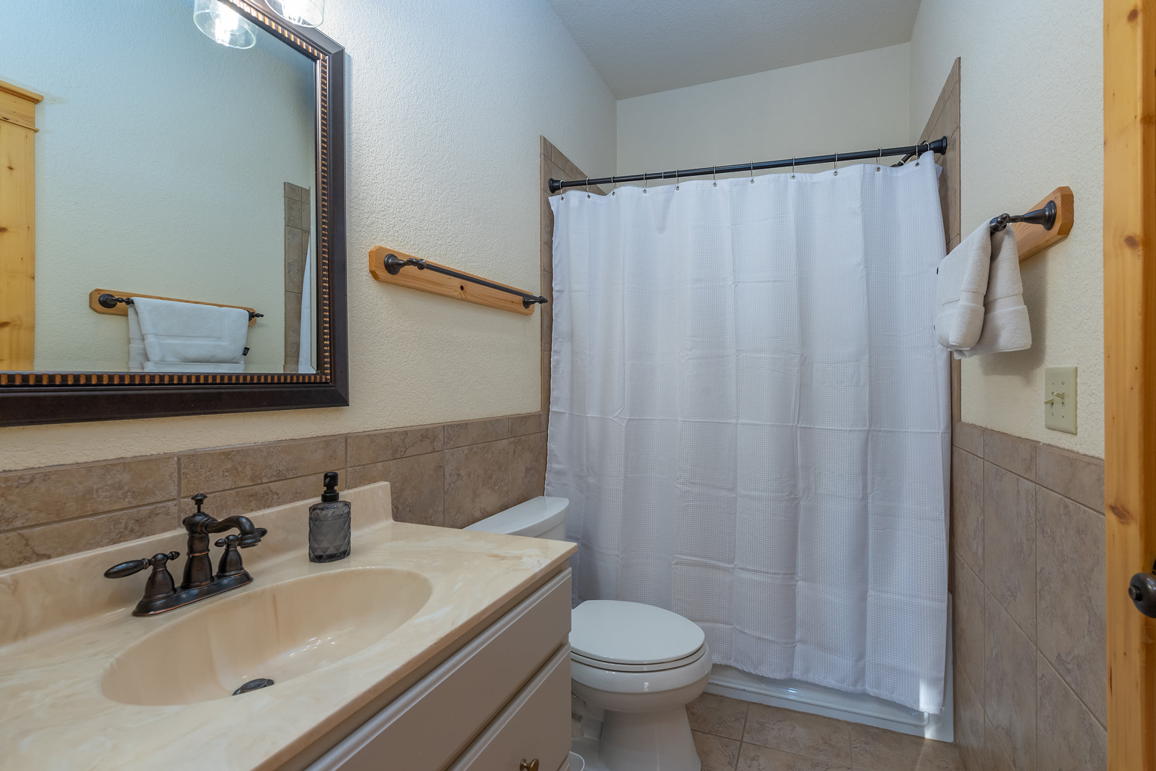 Cabin 2 - lower level bathroom
