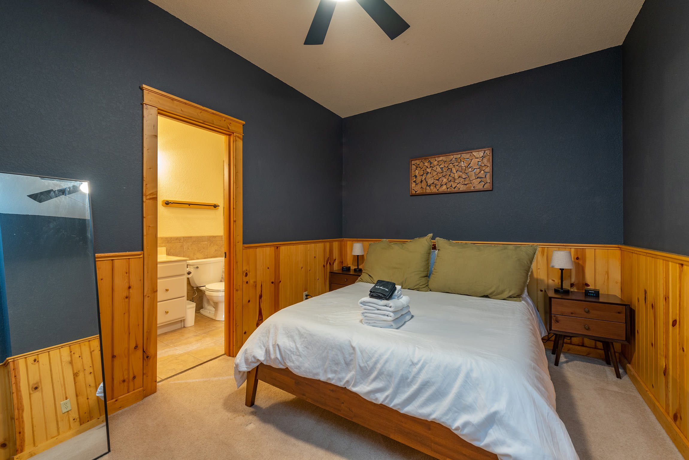 Cabin 2 - Lower Level bedroom with bathroom