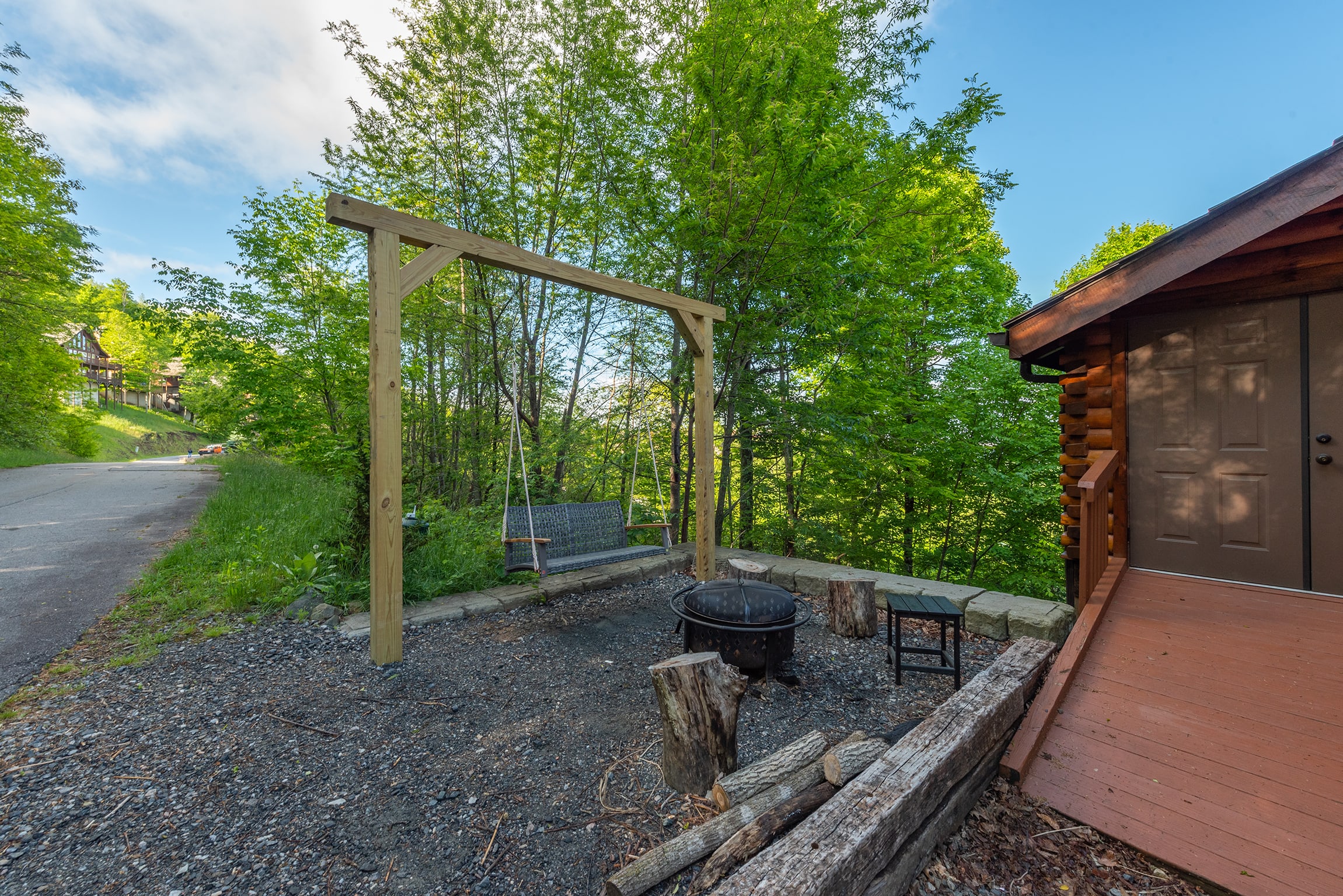 Cabin 2Cabin 2 - Outdoor fire pit with swing!