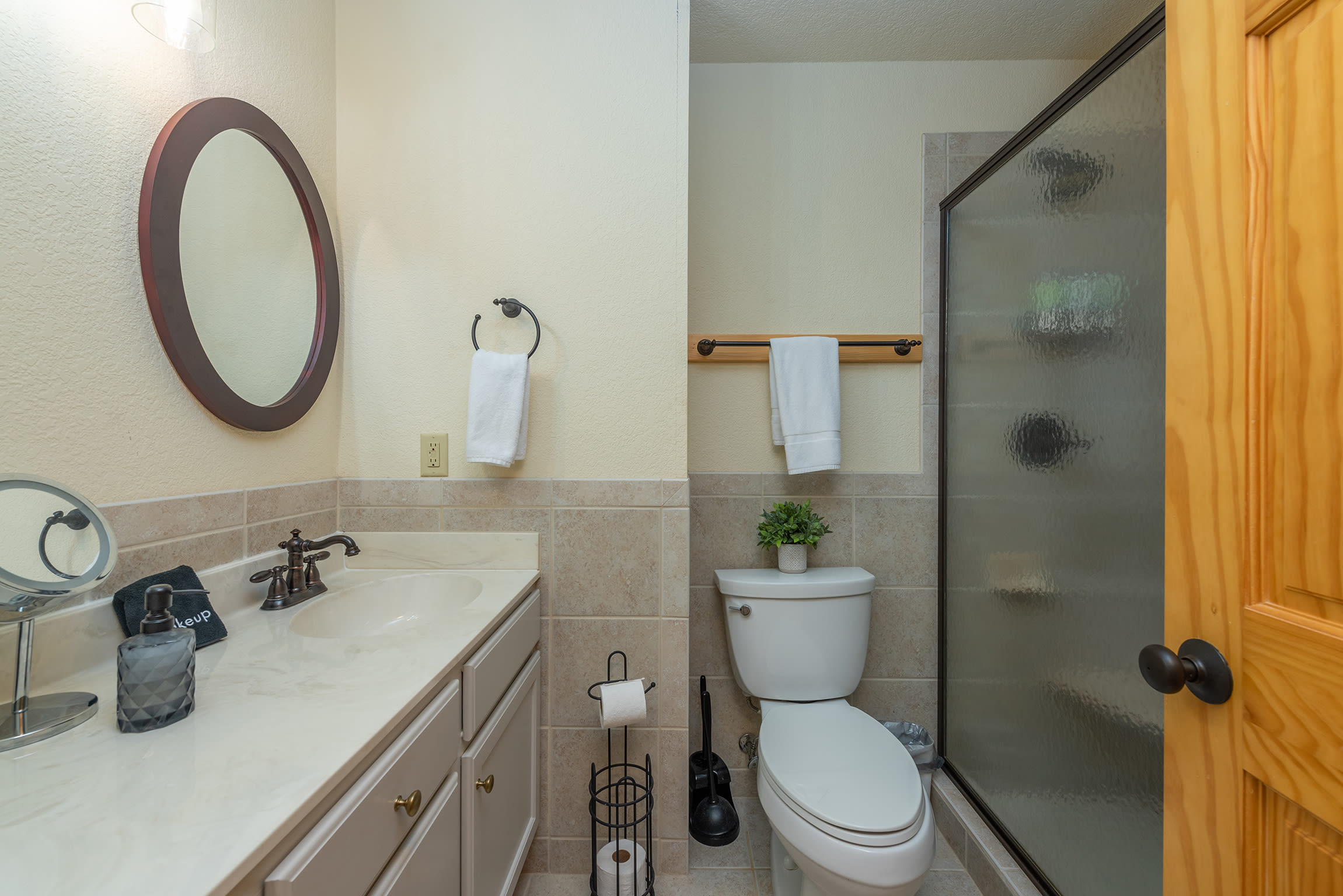Cabin 2 - Primary full bathroom