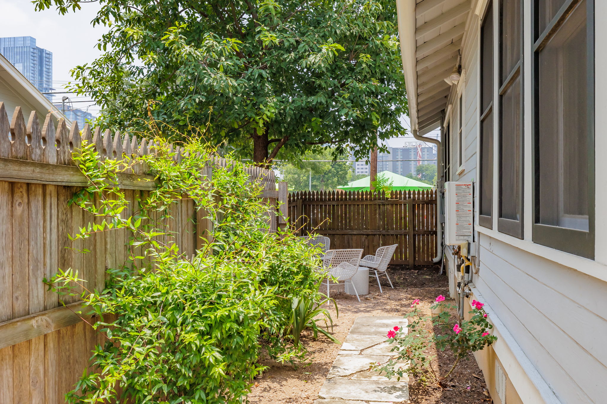 Charming Bungalow, Walk to Food | East Austin