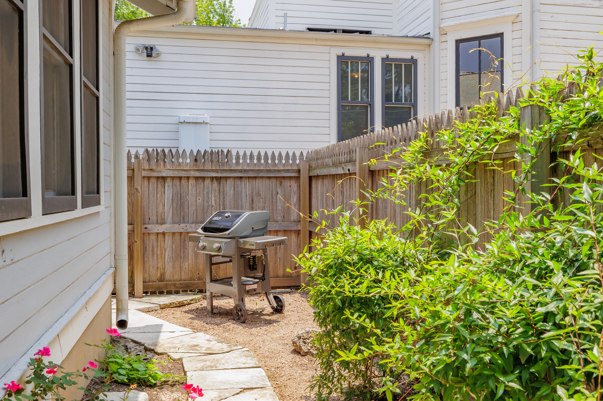 Charming Bungalow, Walk to Food | East Austin