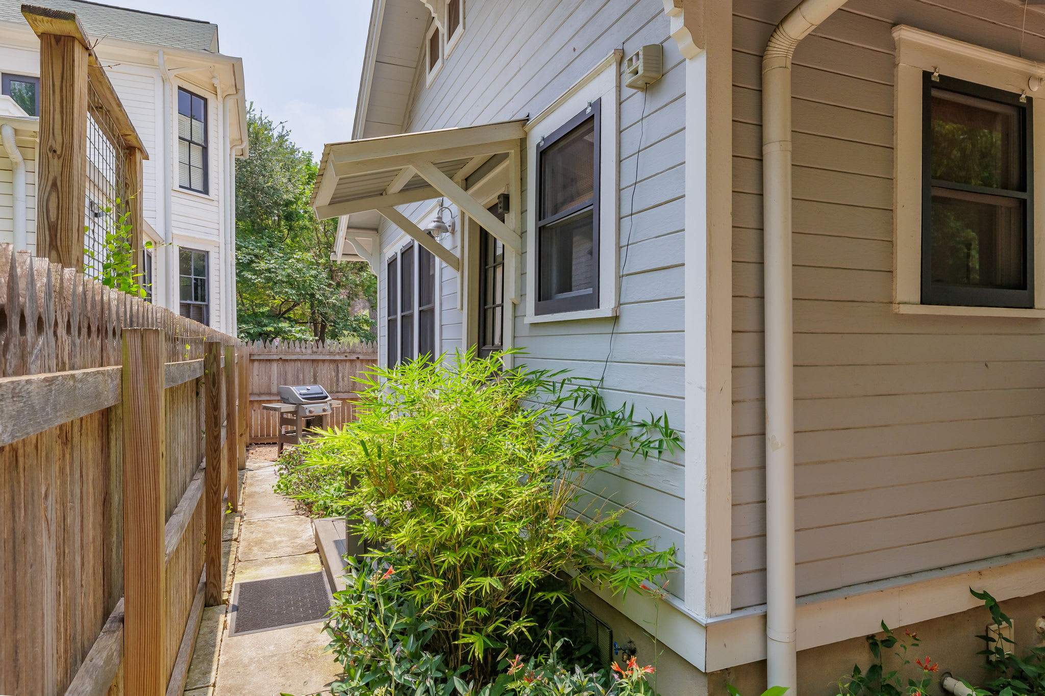 Charming Bungalow, Walk to Food | East Austin