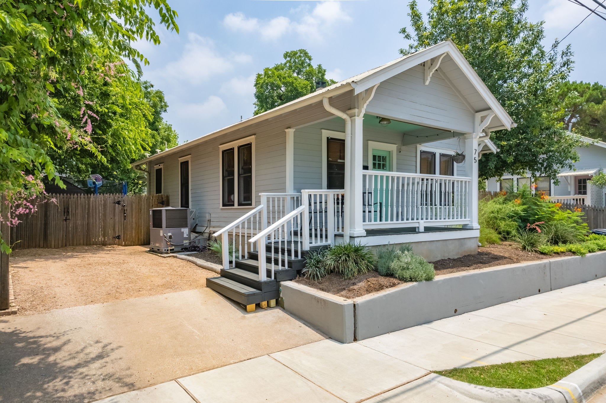 Charming Bungalow, Walk to Food | East Austin