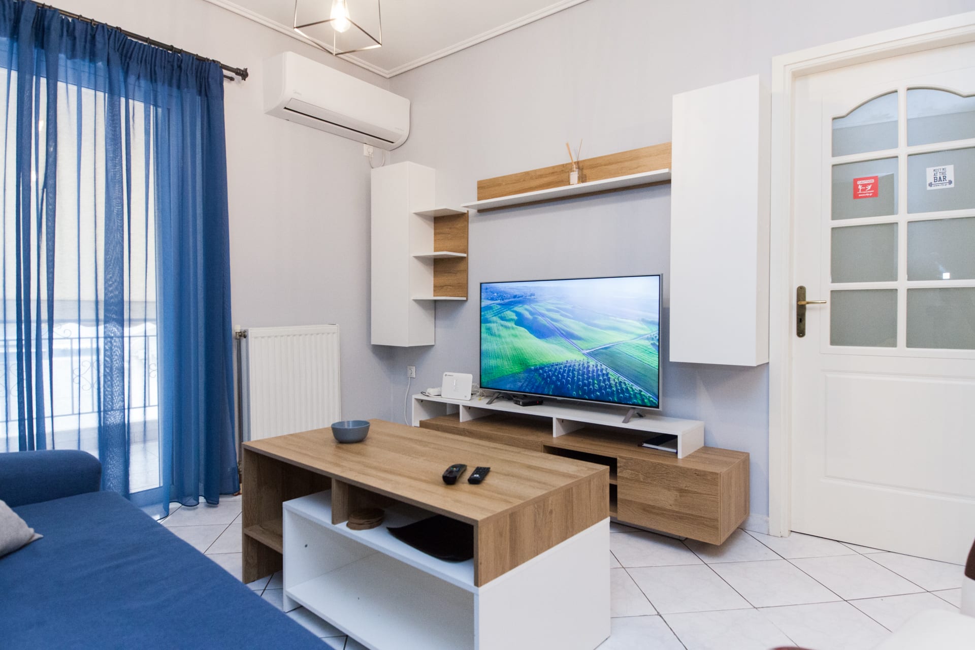Home Away from Home 2 Bedroom Apt in Zografou — holiday rental in Athens