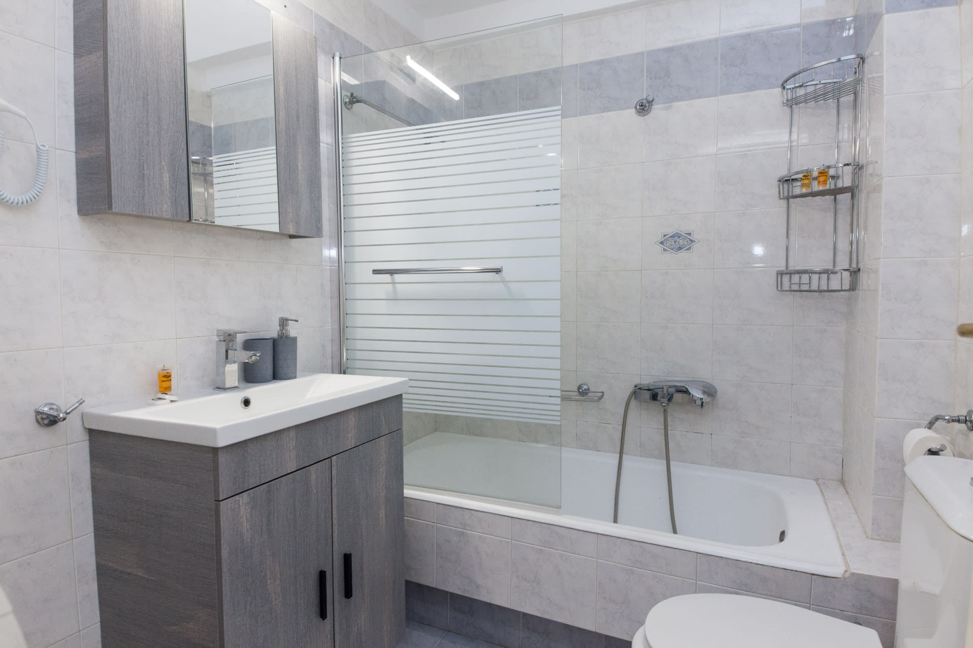 Home Away from Home 2 Bedroom Apt in Zografou in Athens — photo 5