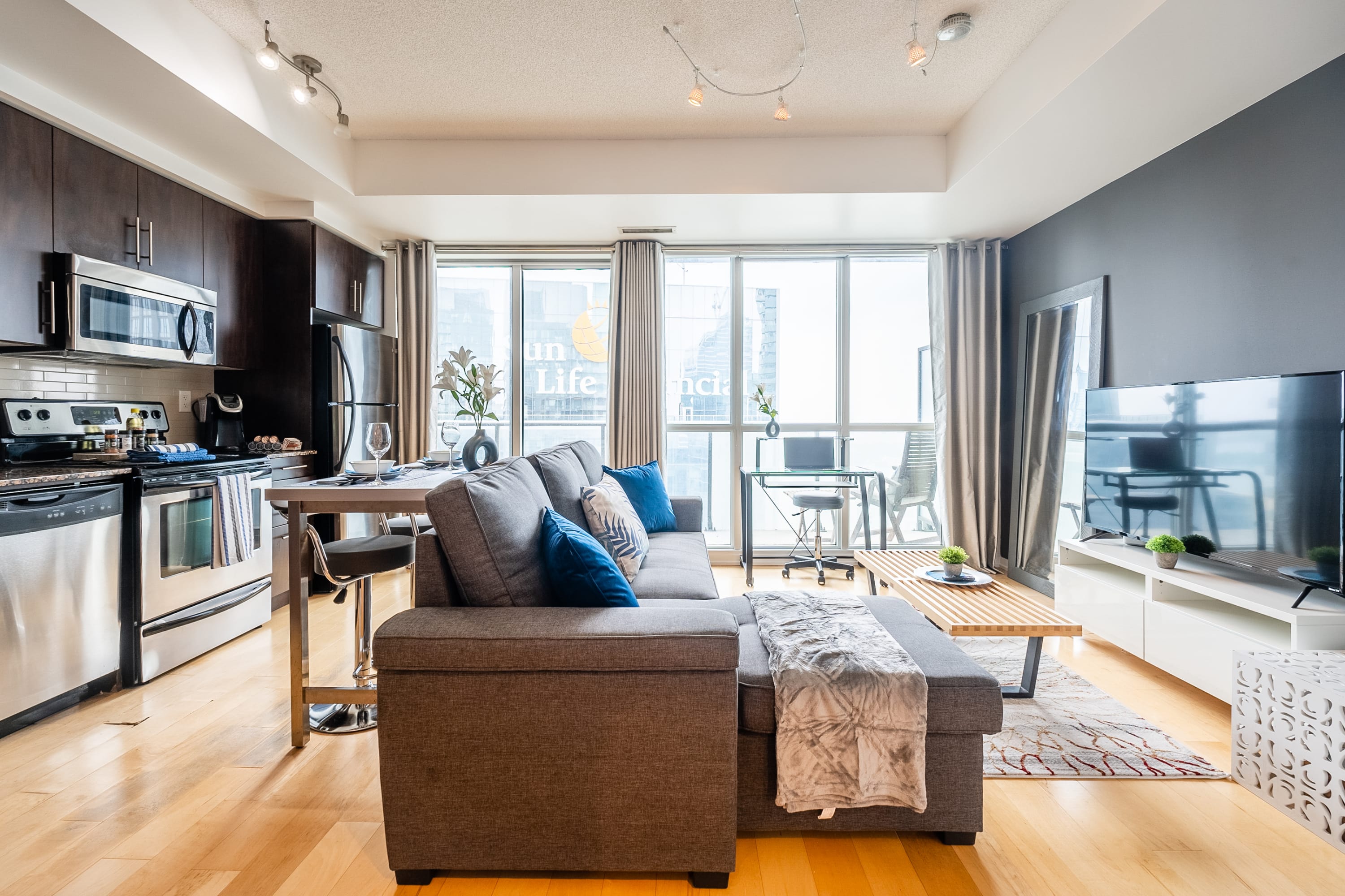Luxurious 1BR Condo in Downtown Toronto