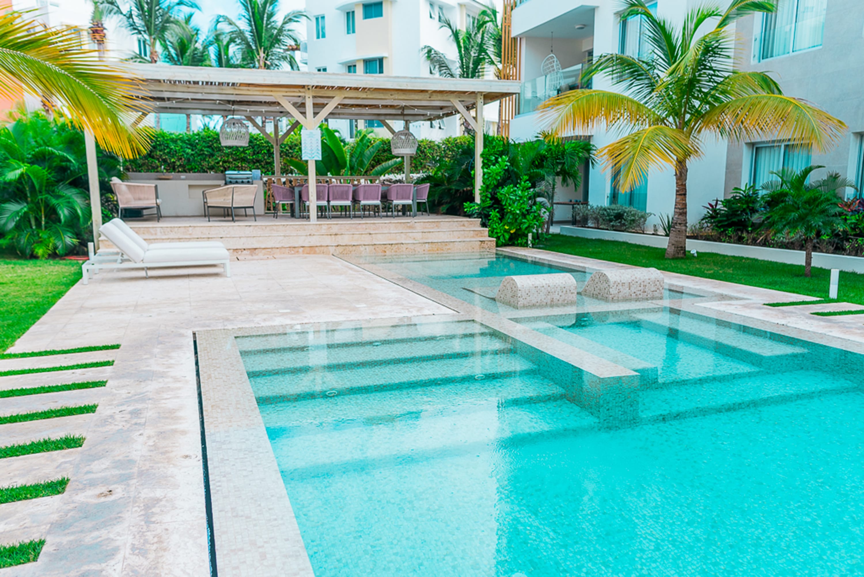 Affordable Luxury condo just steps from the beach - Foto 34