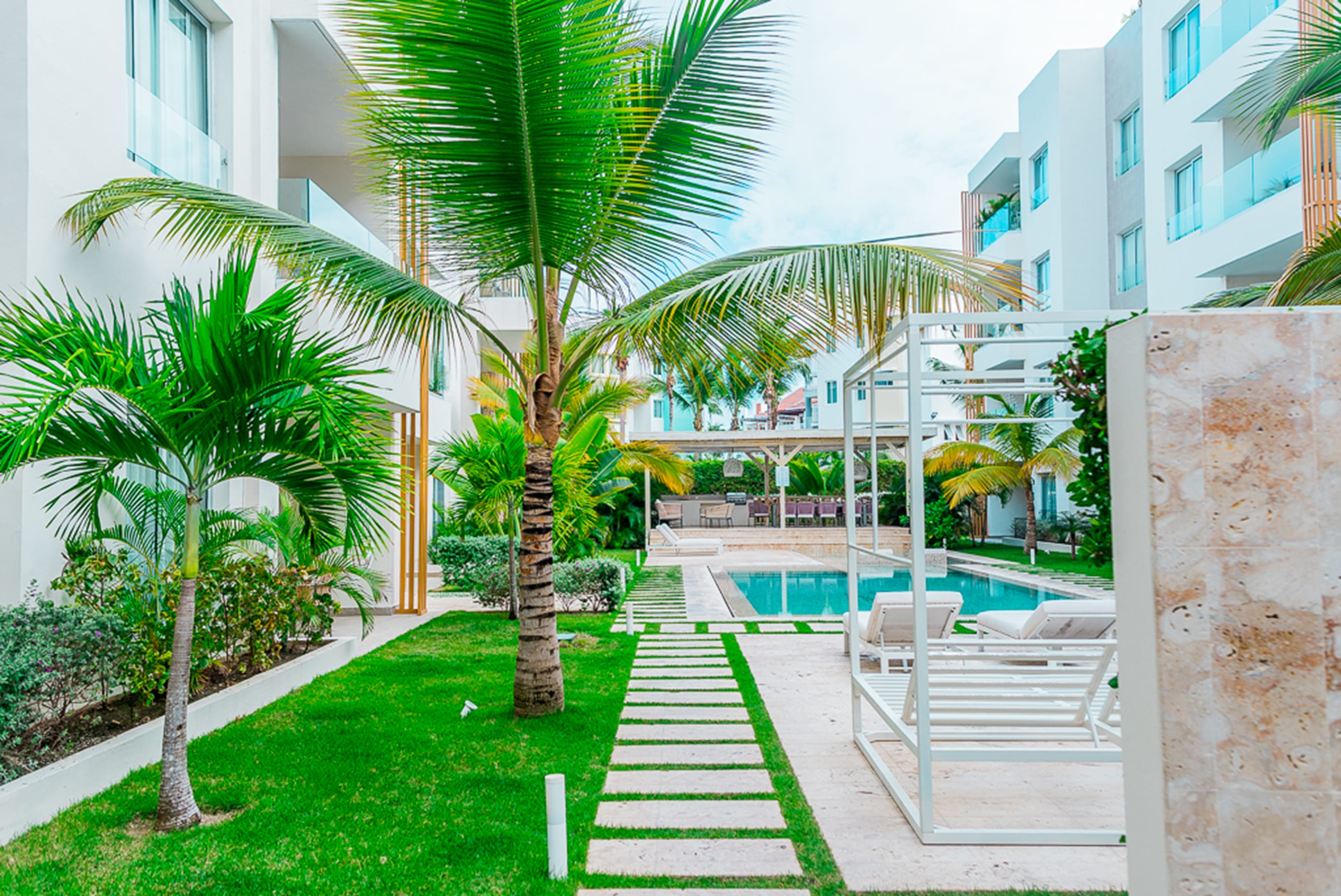 Affordable Luxury condo just steps from the beach - Foto 31
