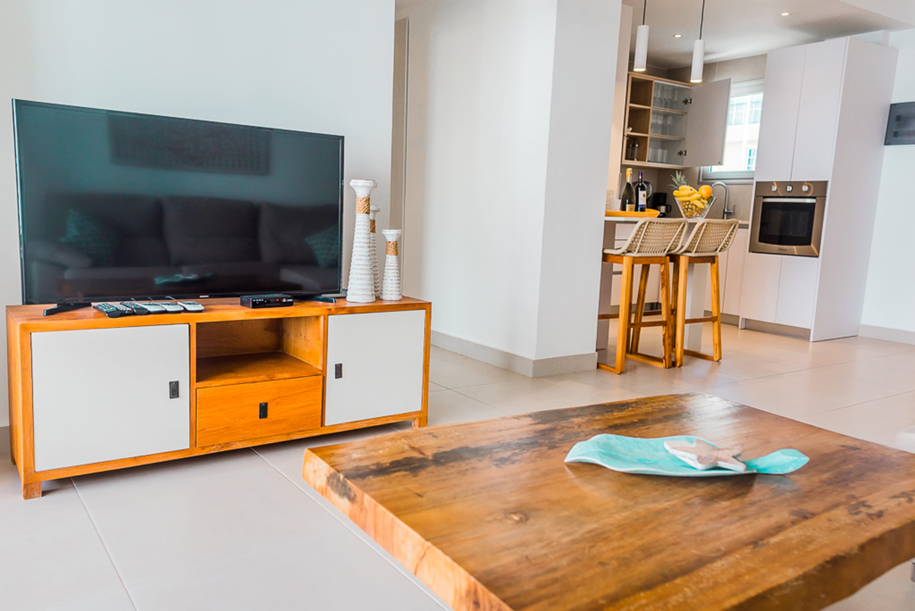 Affordable luxury condo steps away from the Beach - Foto 10