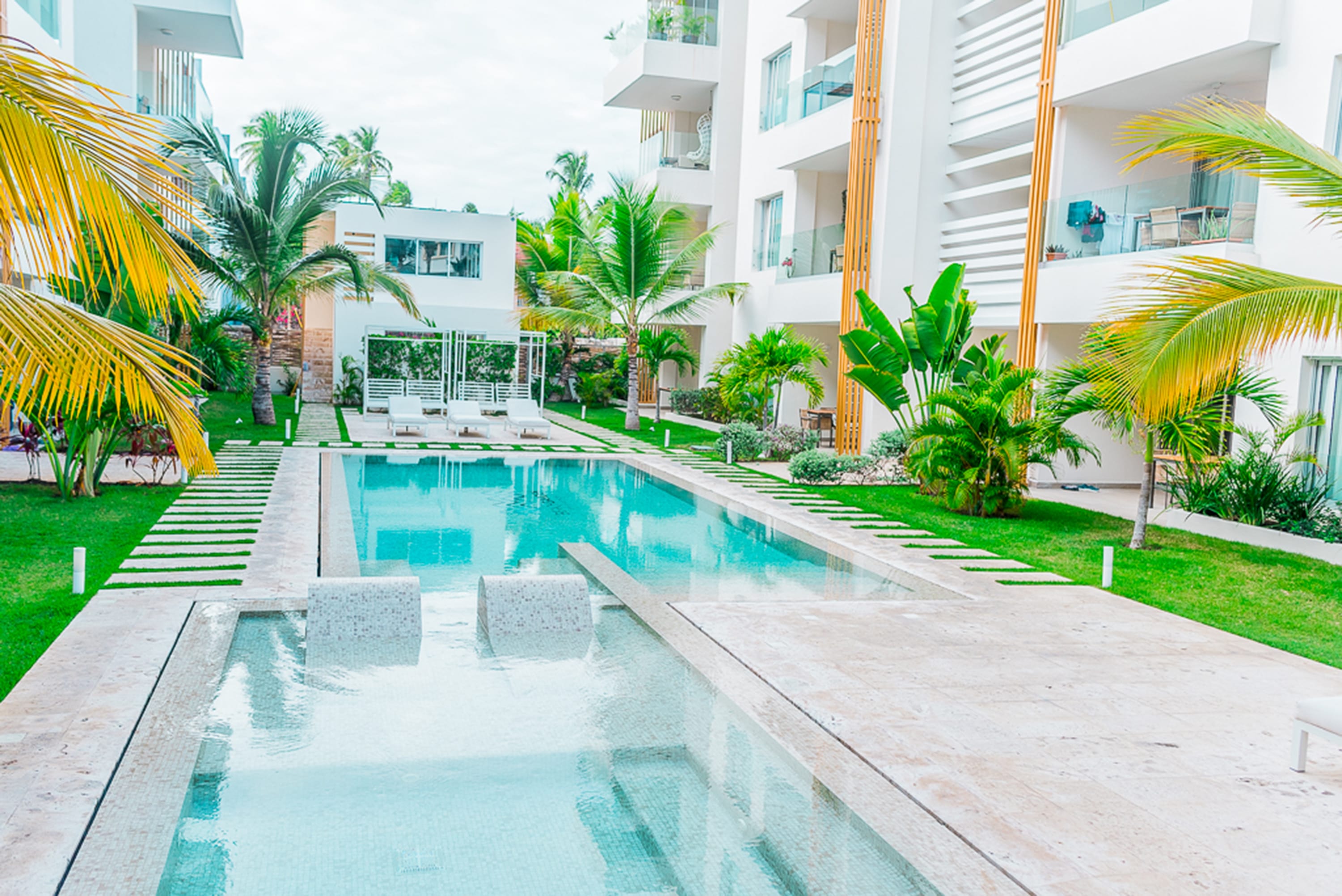 Affordable luxury condo steps away from the Beach - Foto 30