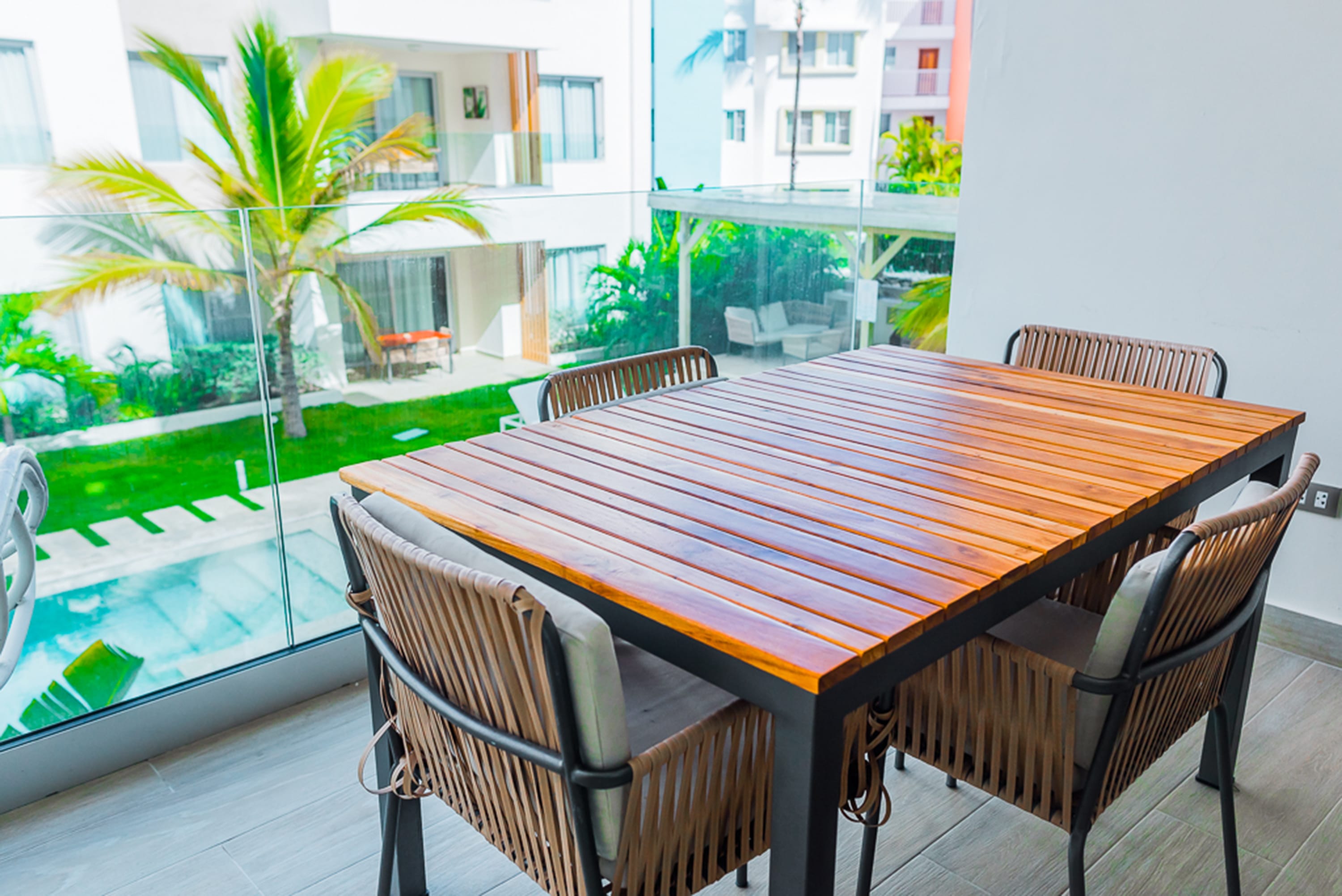 Affordable luxury condo steps away from the Beach - Foto 39