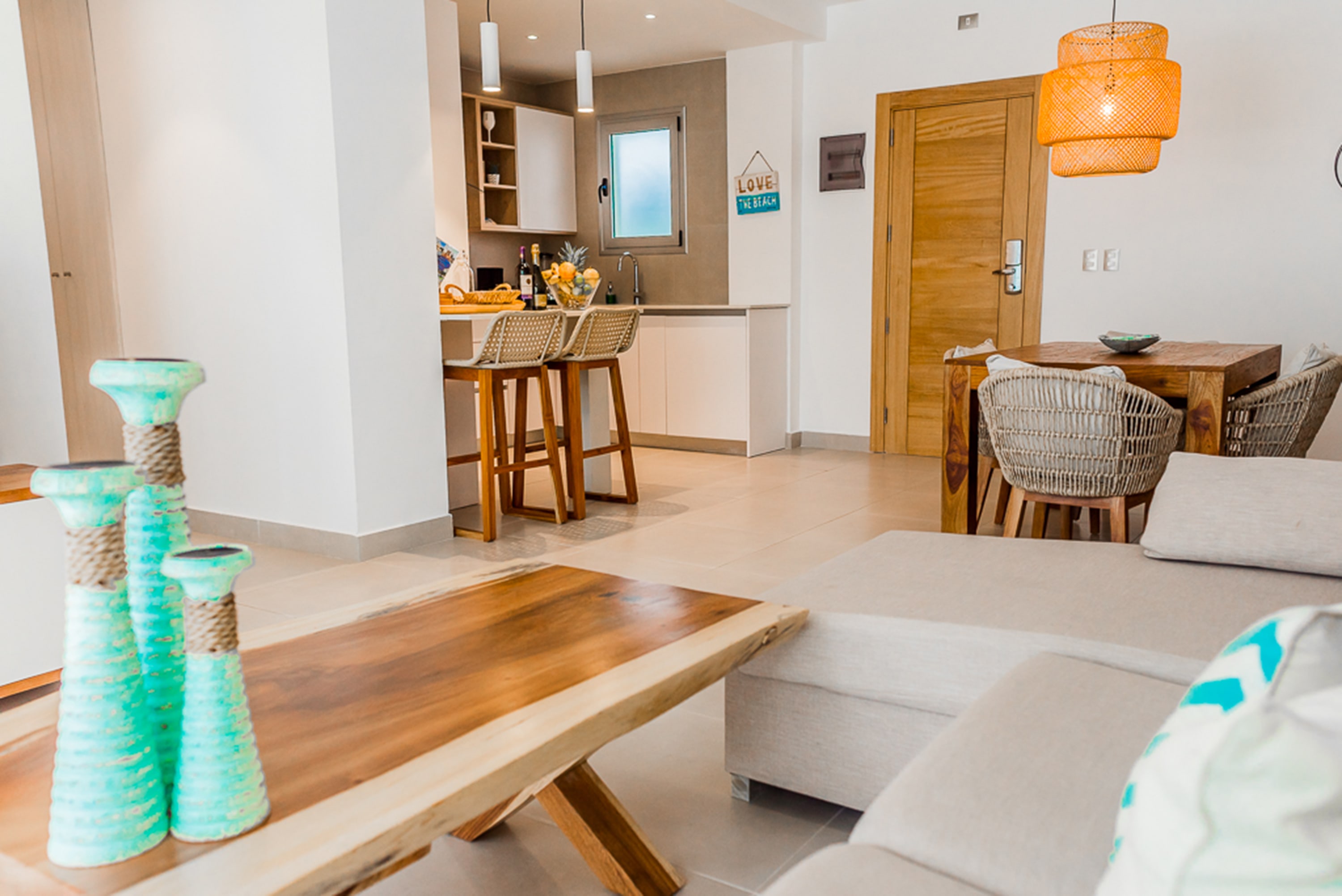 Affordable luxury condo steps away from the Beach - Foto 16