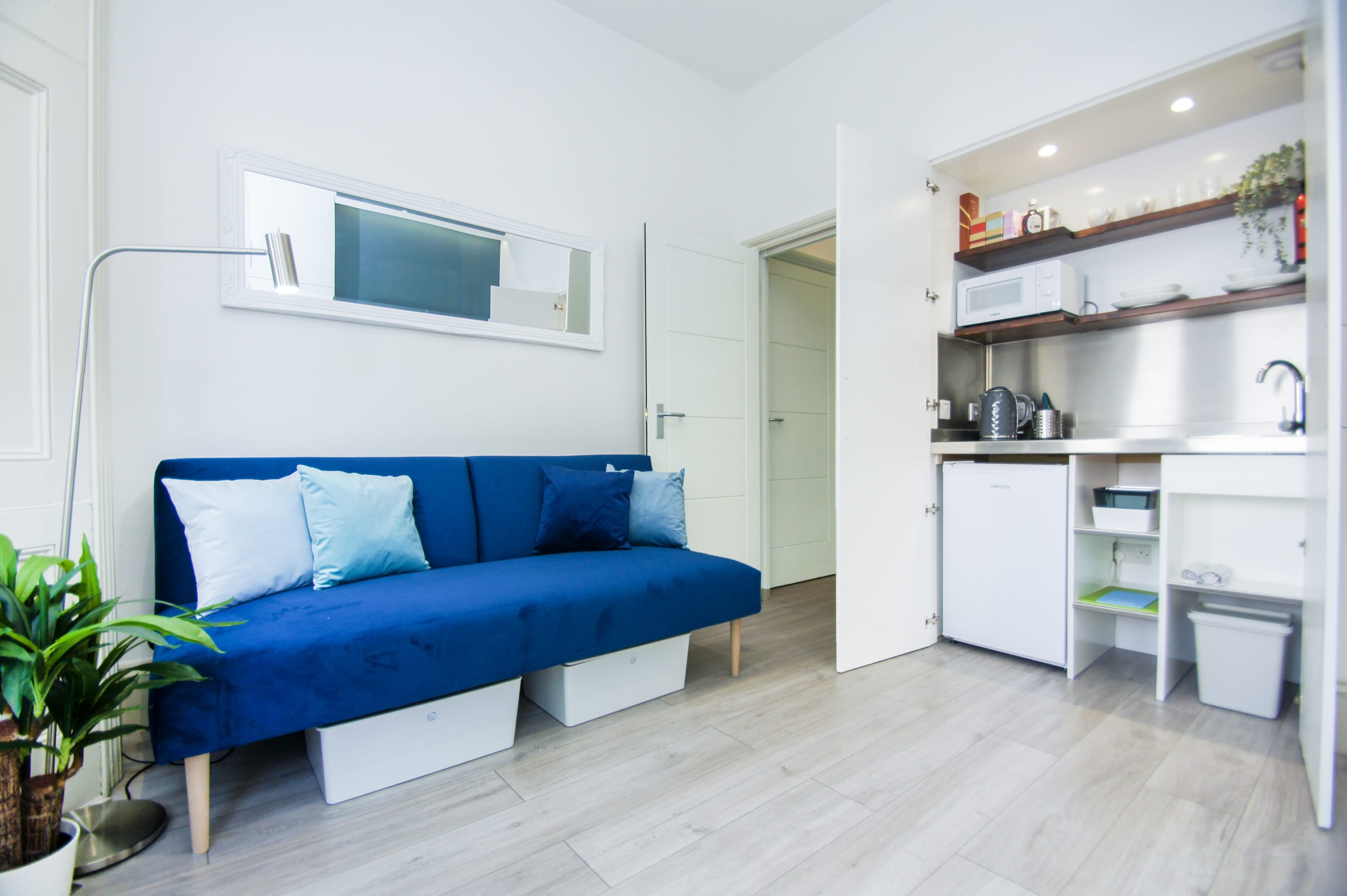 SoBo Studio 1 | by Brighton Holiday Lets view 3