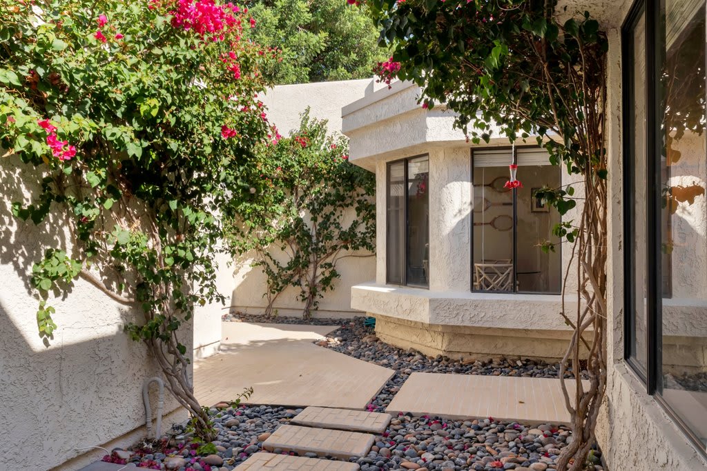 Beautiful Villa Walking Distance to LQ Resort - Photo 3