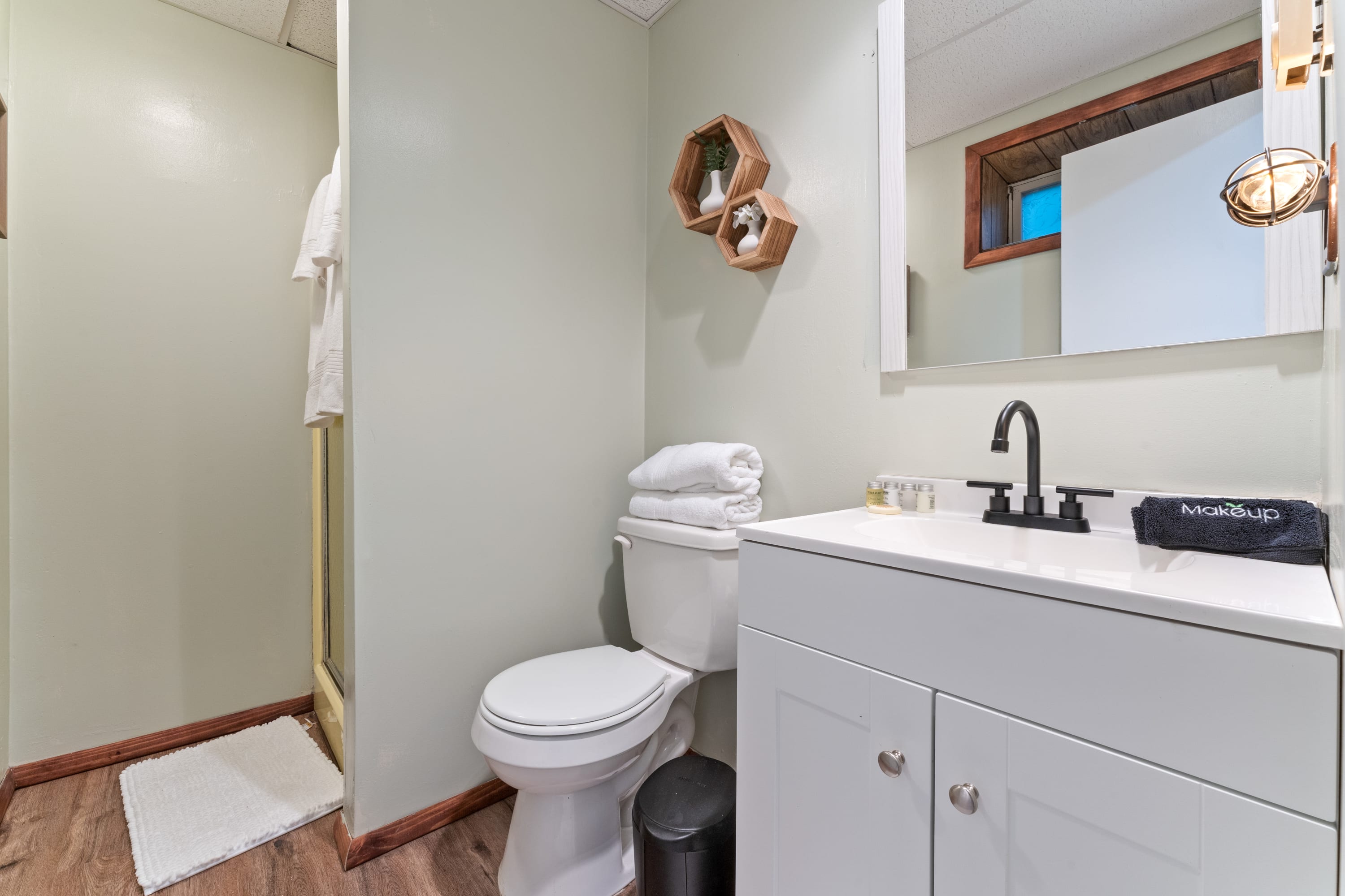 Master Bathroom (ensuite)