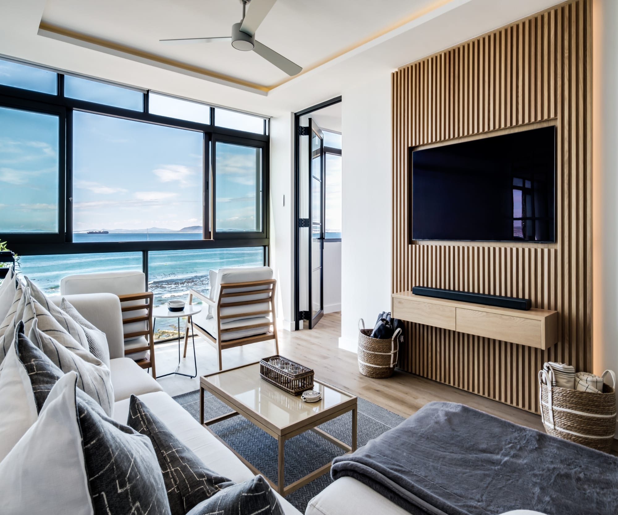 Magical Apartment w Uninterrupted Ocean Views Mouille Views