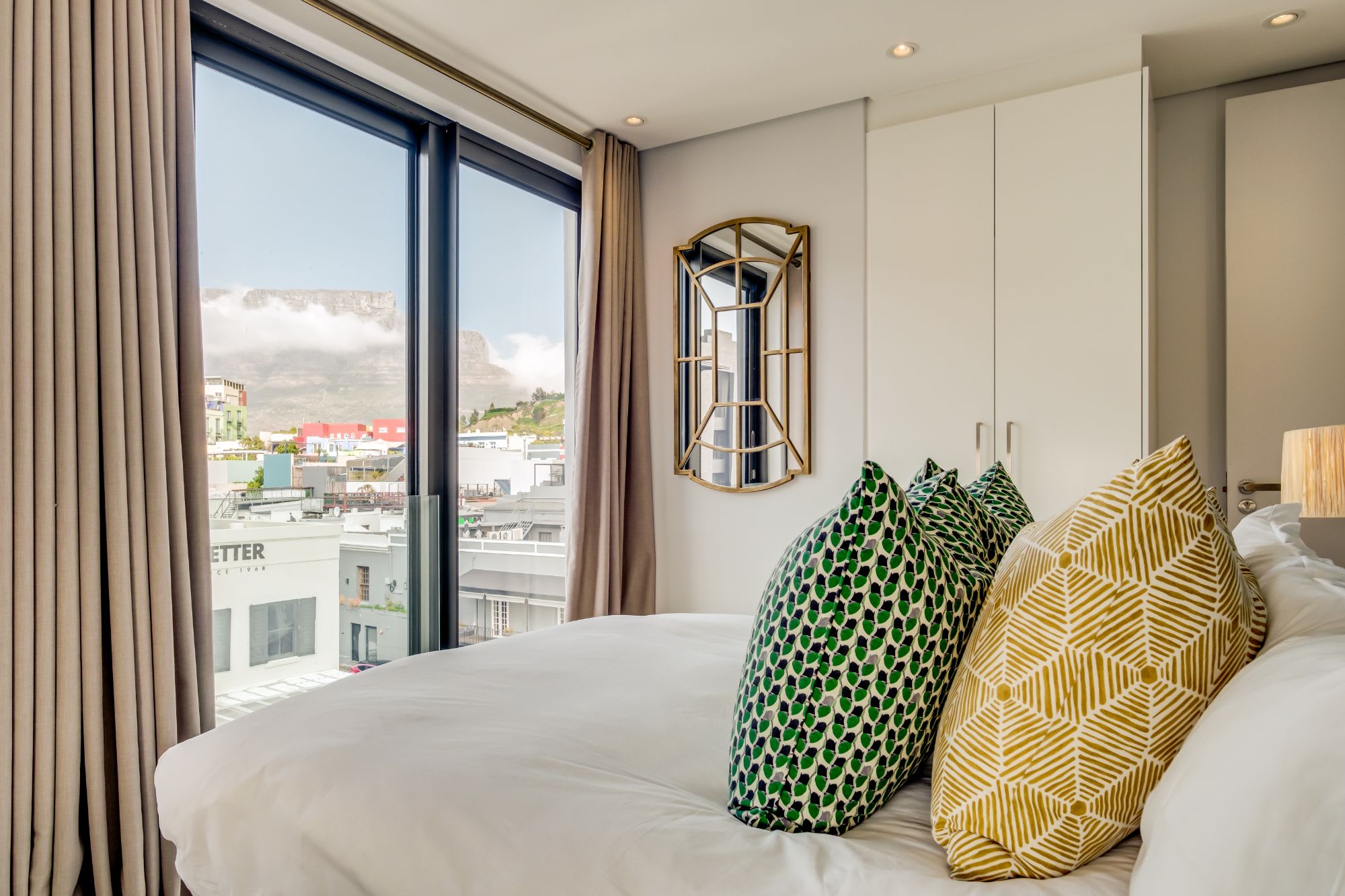 Beautiful Apartment with Mountain Views 404 on N 8