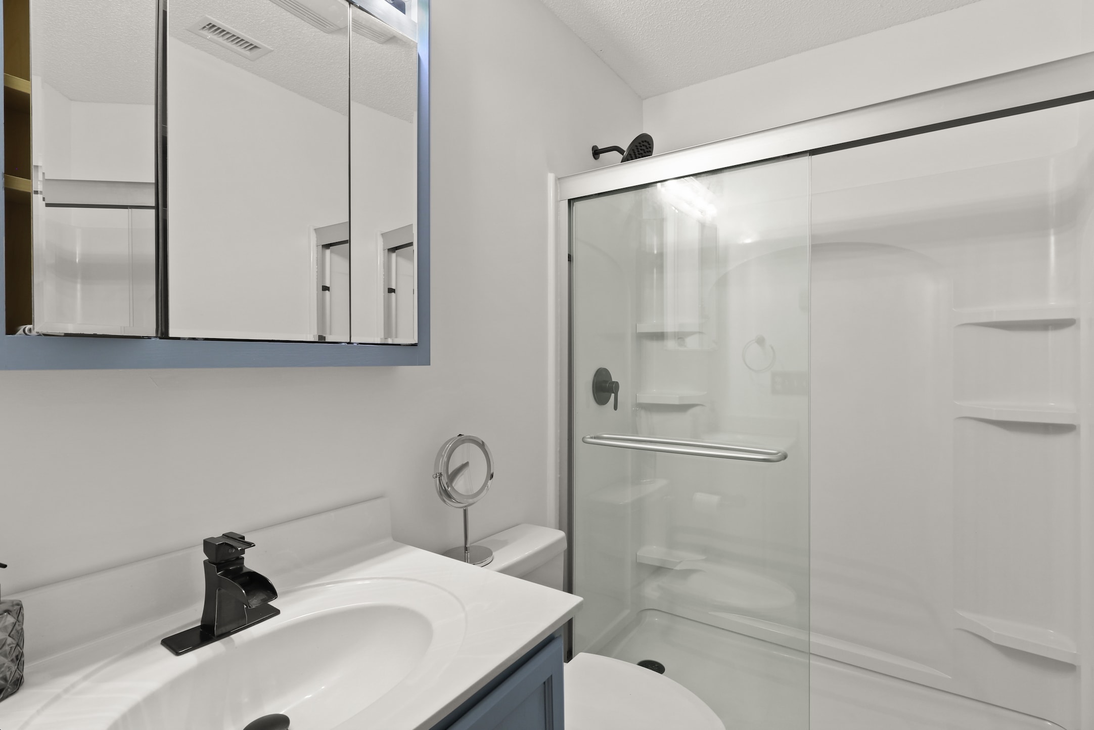 Full Bathroom w/ walk in shower