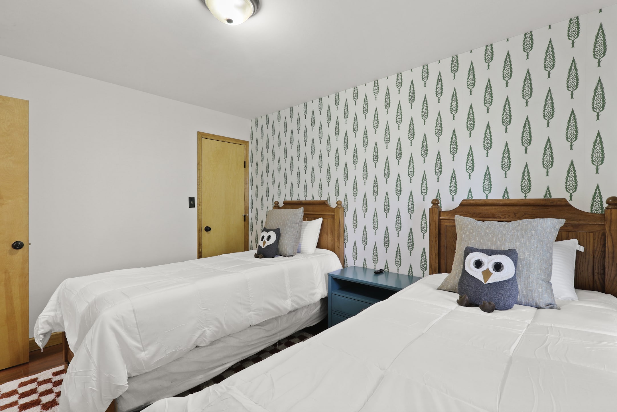 Two Twin Bedroom with Smart TV