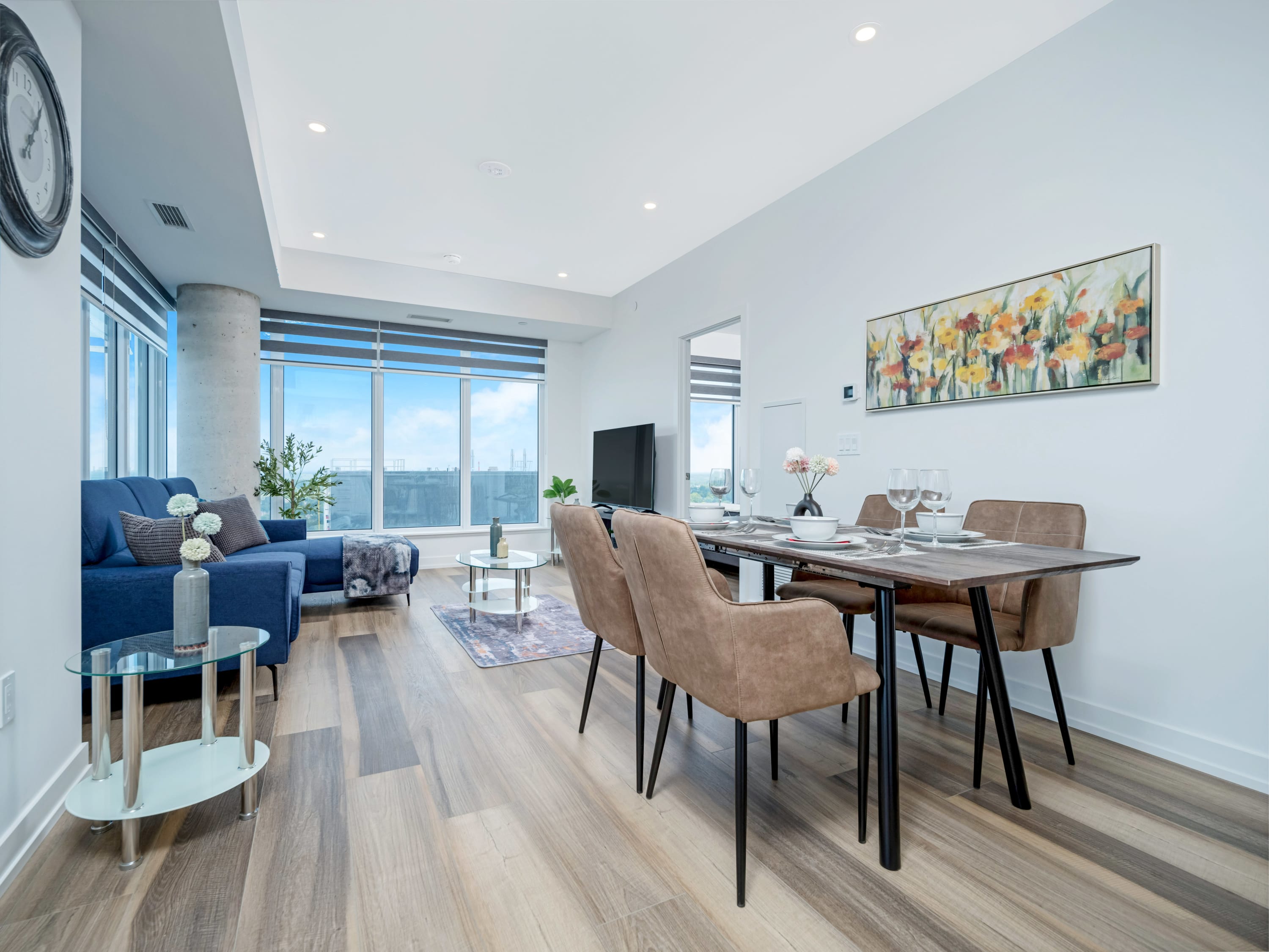 City View 1BR Condo King Bed Private Balcony