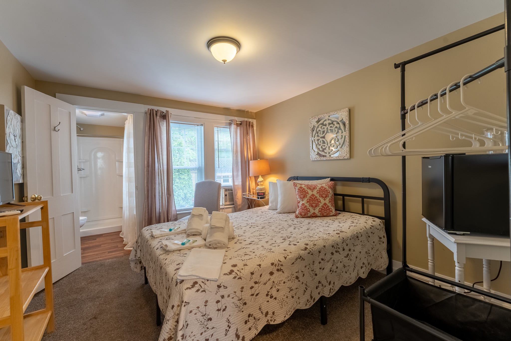 Room 1 Second Floor Private Bathroom — Laconia, NH — vacation rental
