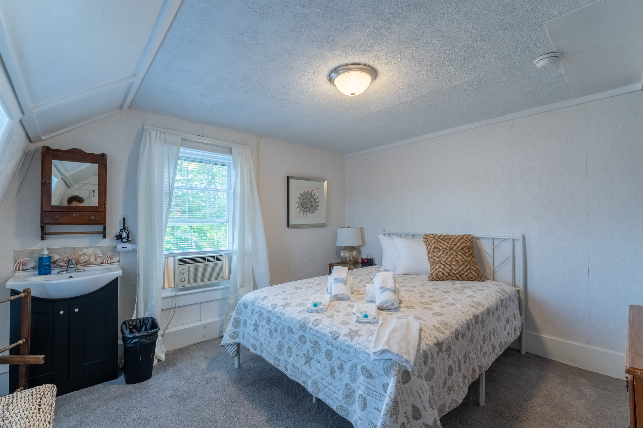 Room 9 (3rd Floor with Shared Bath) — Laconia, NH — vacation rental