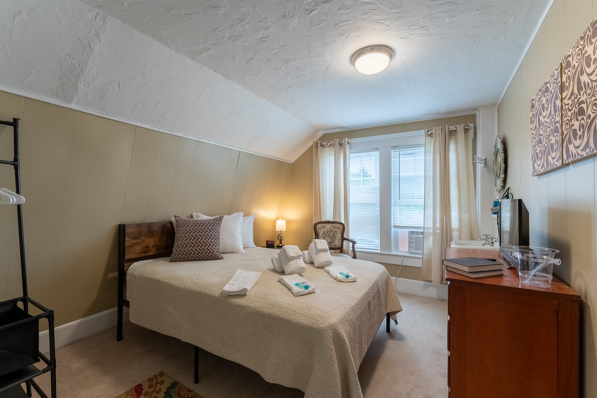 Room 12 (3rd Floor with Shared Bathroom) — Laconia, NH — vacation rental
