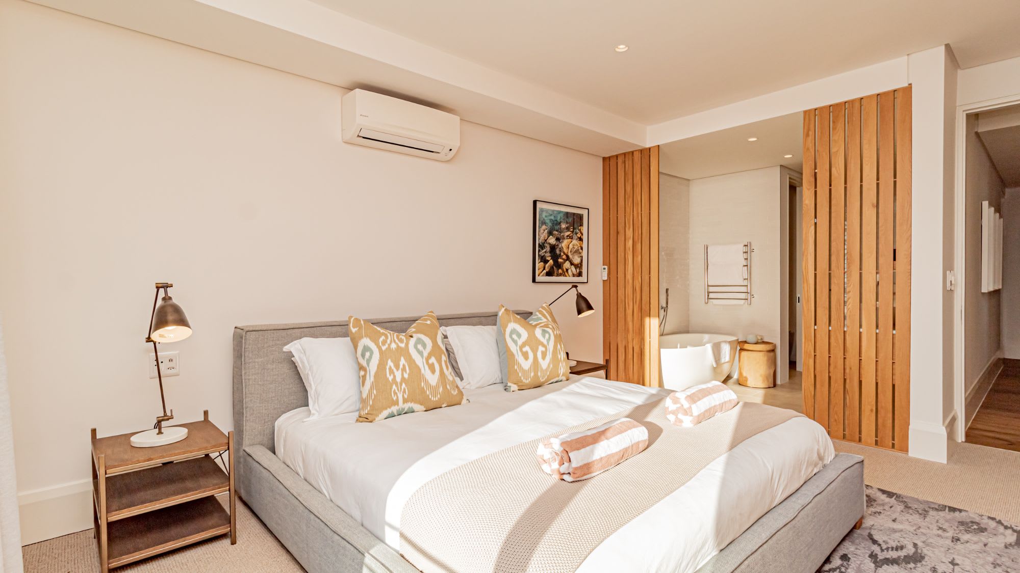 Modern Sea Point Apartment w Sea Views Alpha Sunsets 9